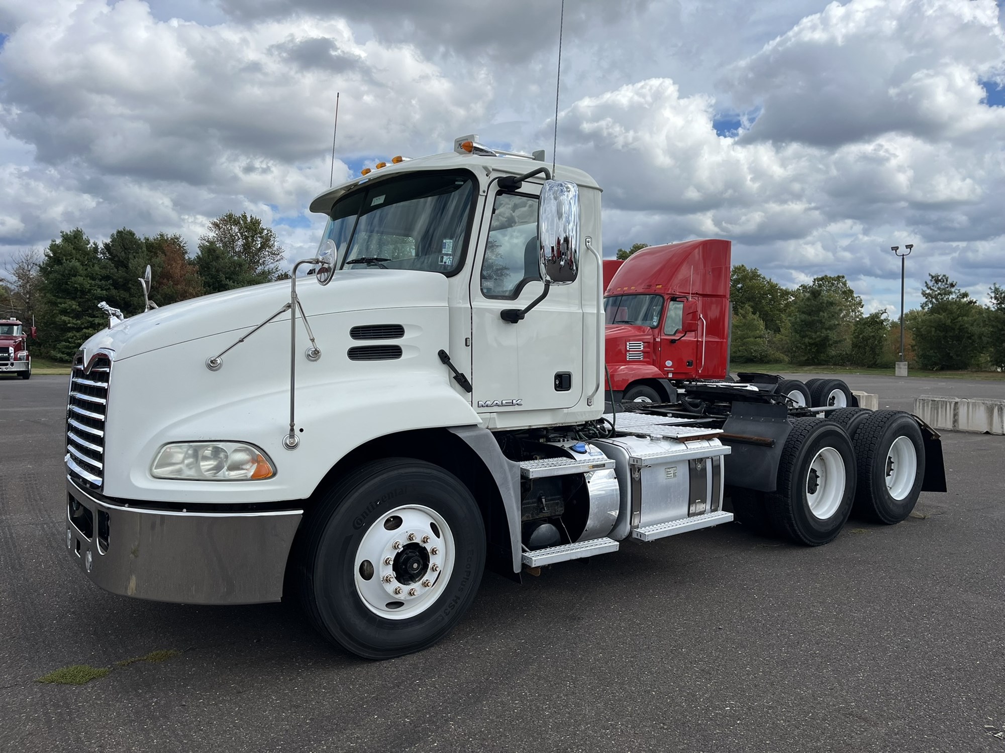 2016 MACK CXU613 - image 1 of 6