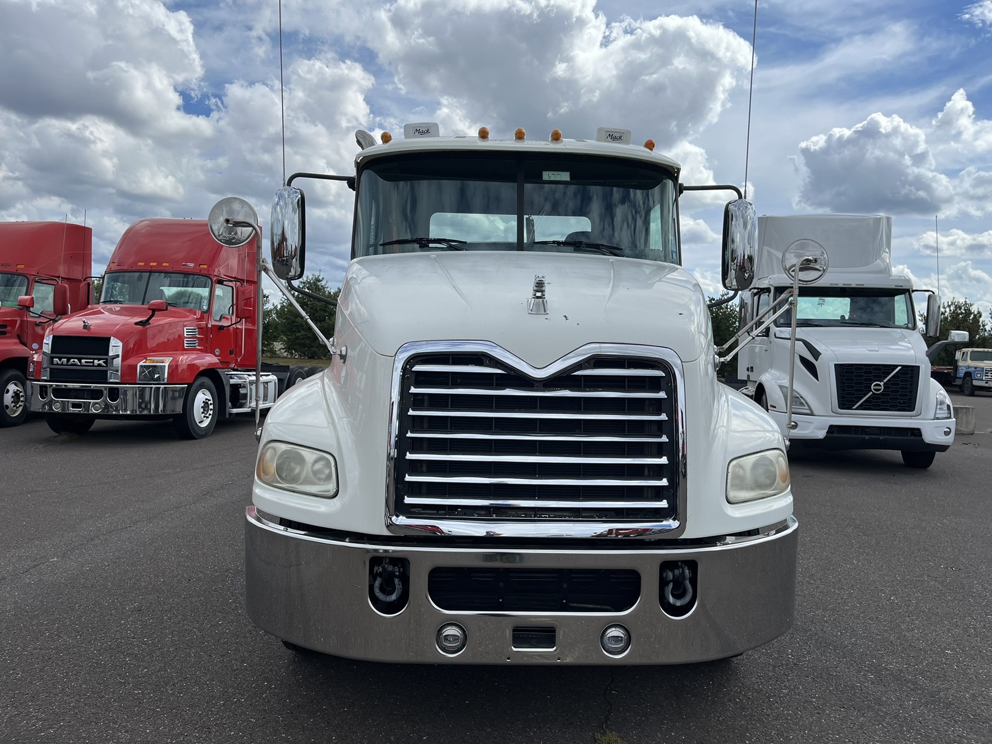 2016 MACK CXU613 - image 2 of 6
