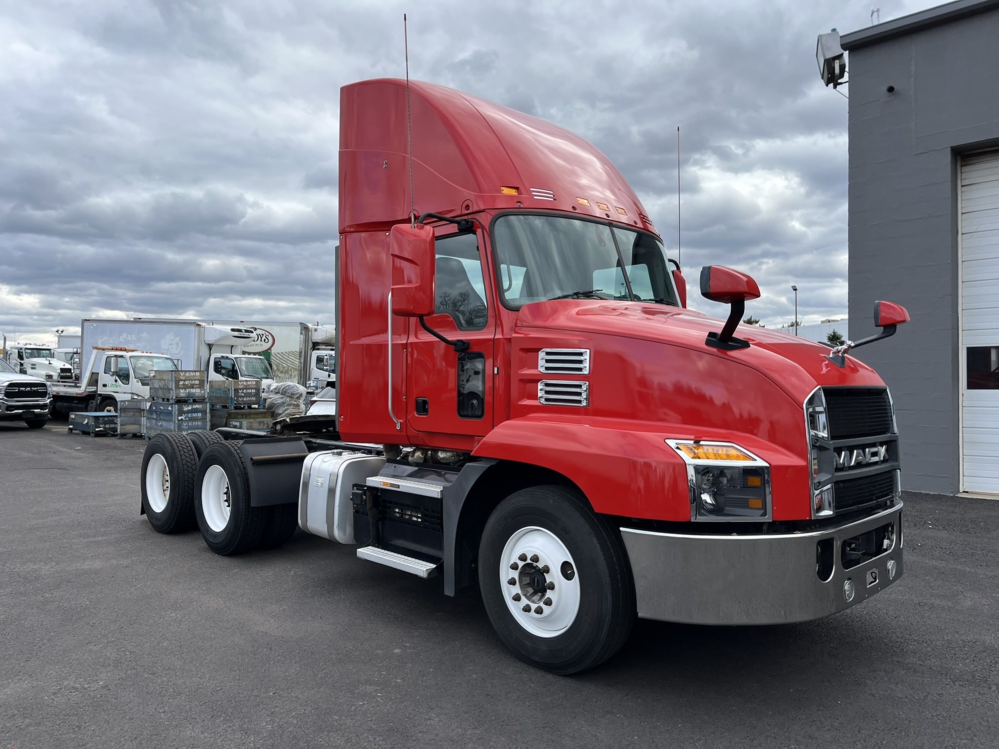 2020 MACK AN64T 2020 MACK AN64T - image 3 of 6