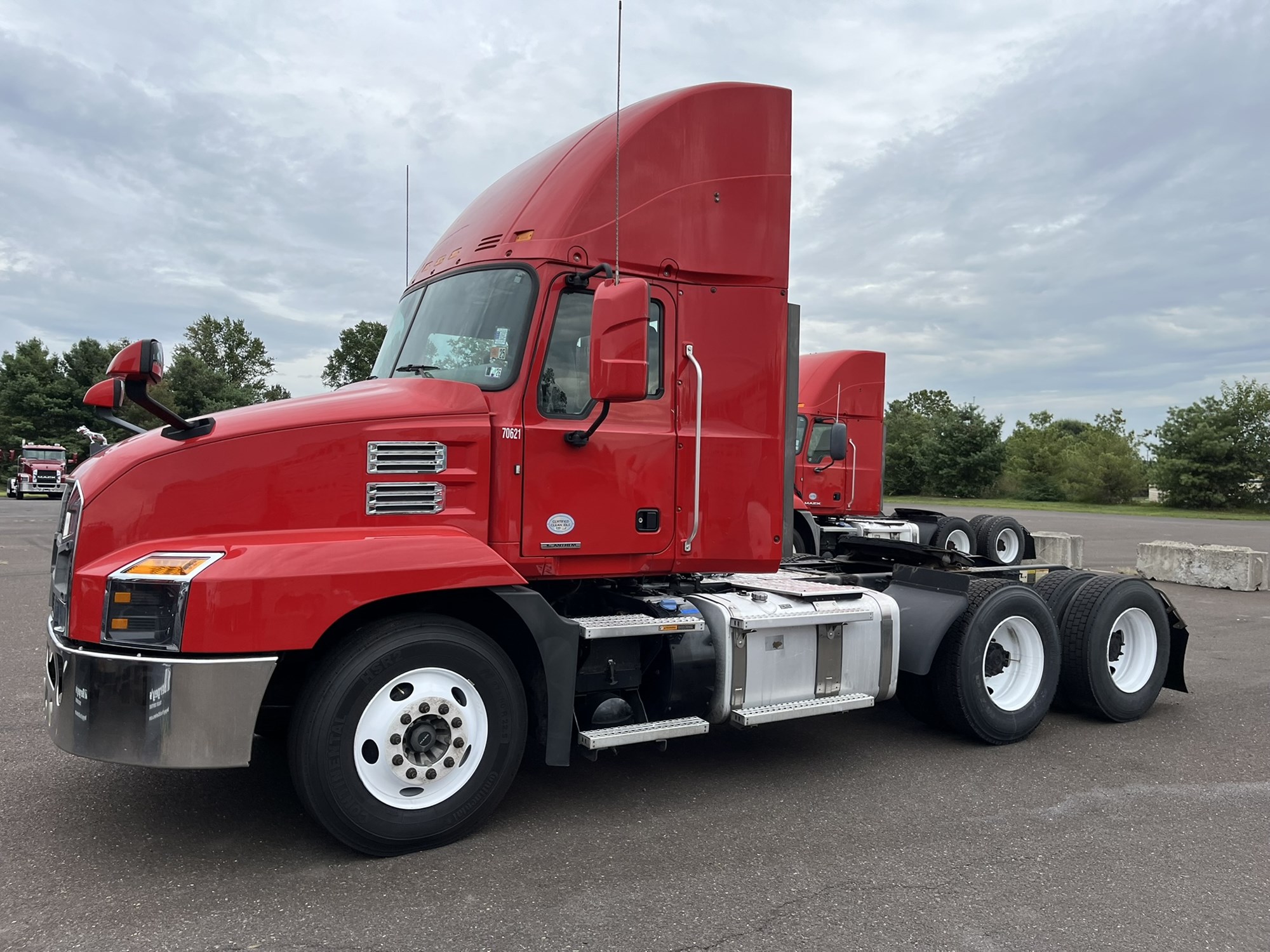 2020 MACK AN64T 2020 MACK AN64T - image 1 of 6