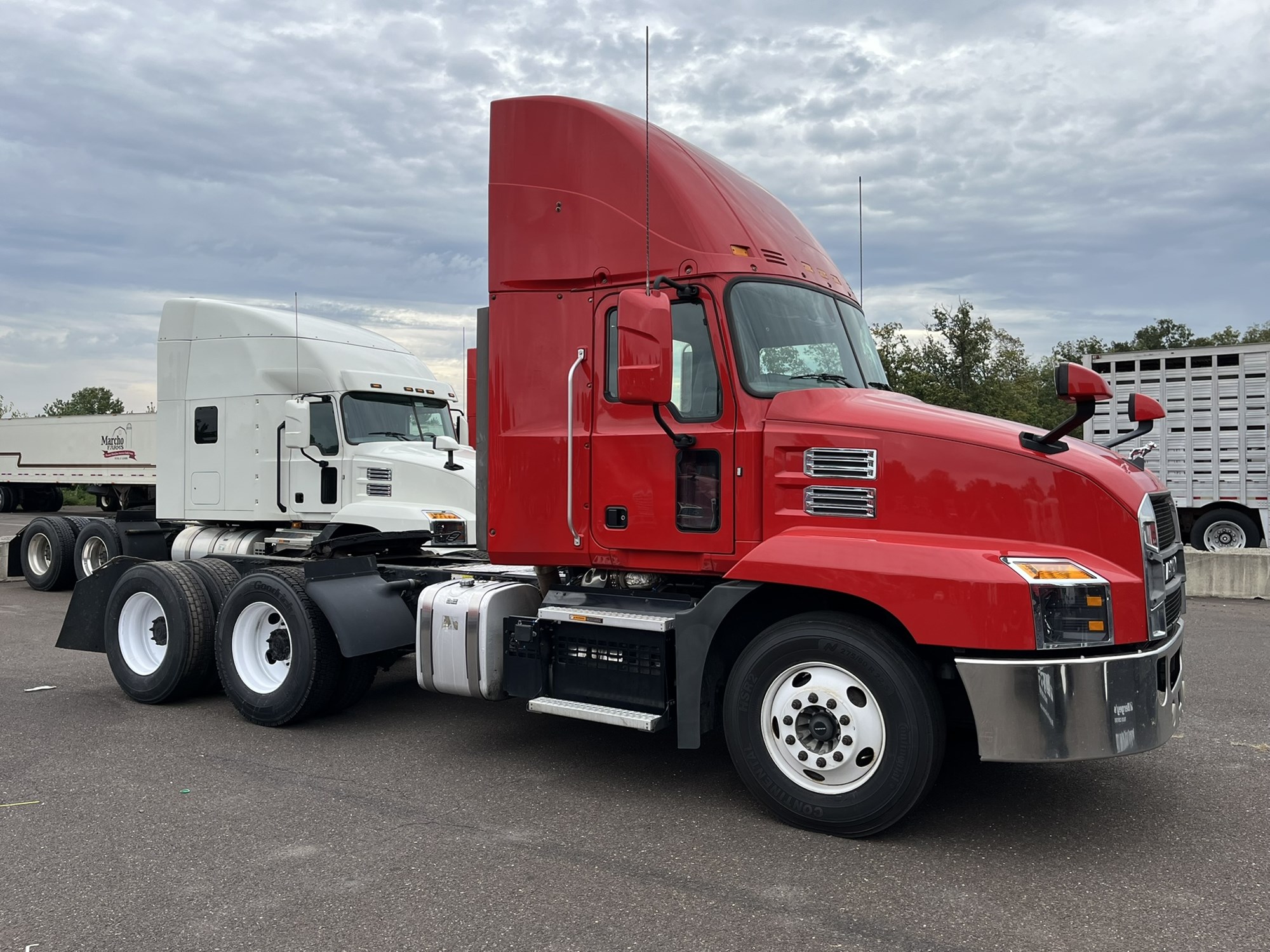 2020 MACK AN64T 2020 MACK AN64T - image 3 of 6
