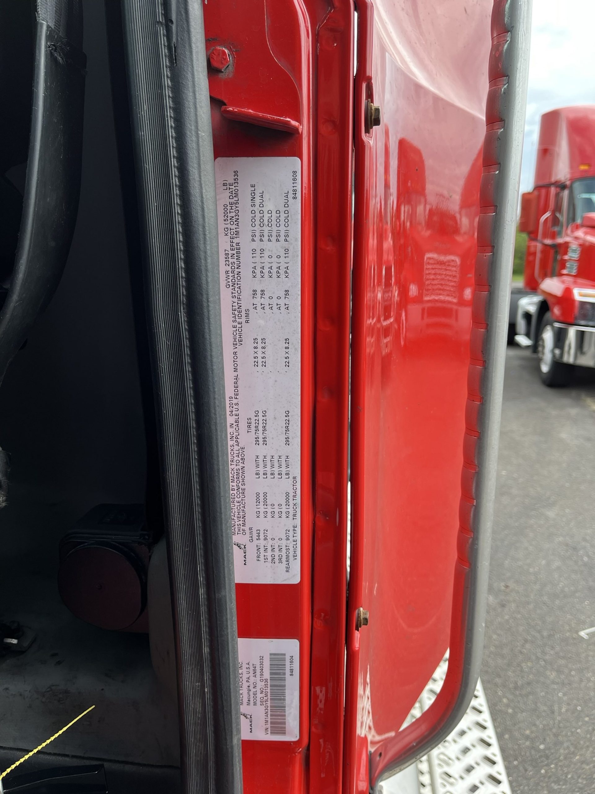 2020 MACK AN64T 2020 MACK AN64T - image 3 of 4