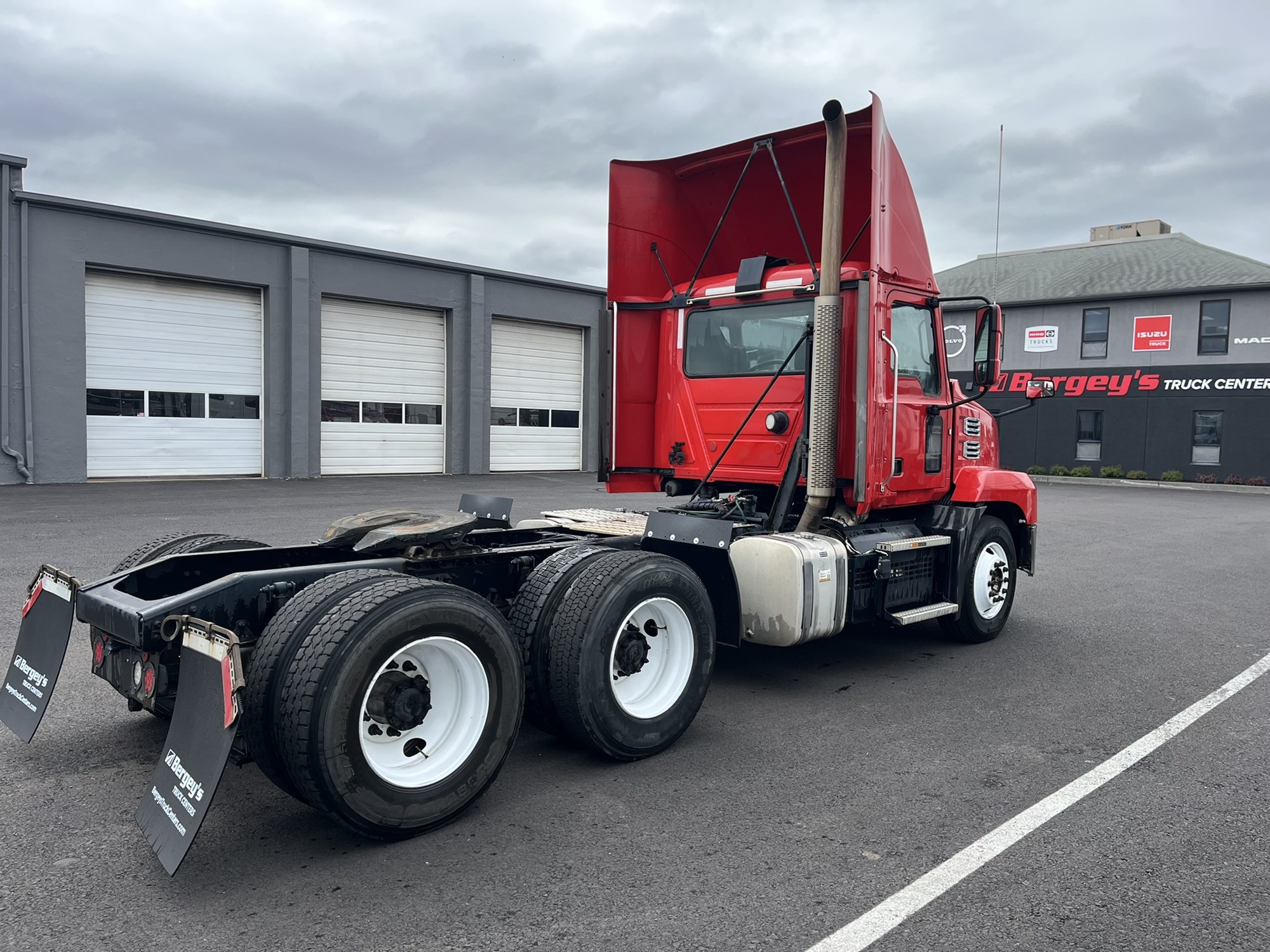 2020 MACK AN64T 2020 MACK AN64T - image 4 of 6