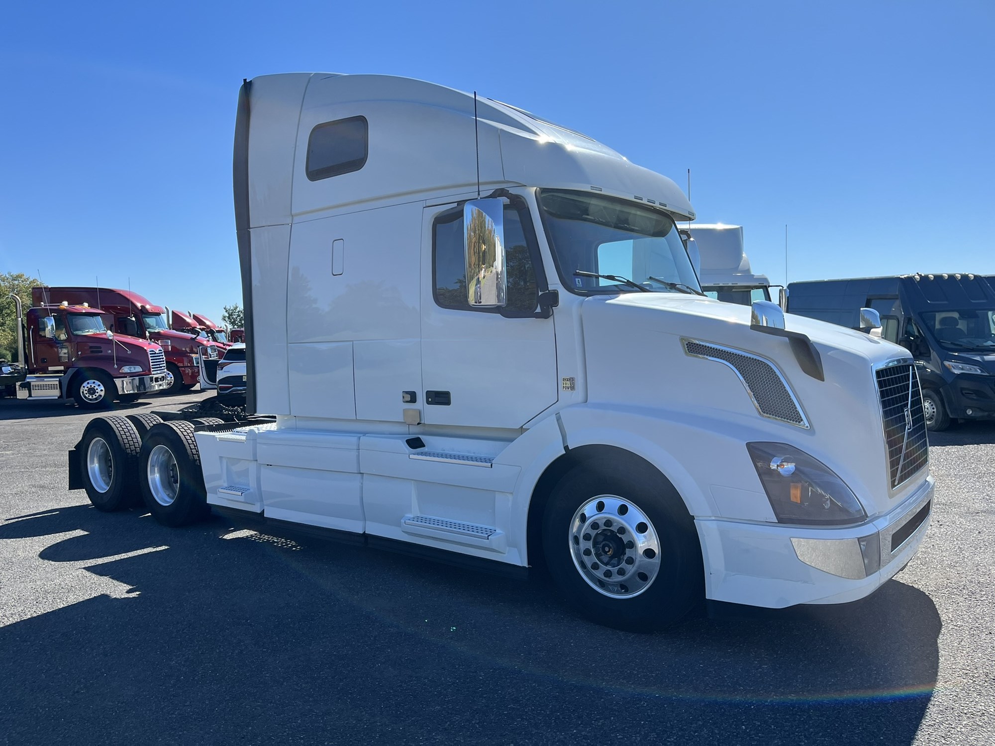 2018 VOLVO VNL64T670 2018 VOLVO VNL64T670 - image 3 of 6
