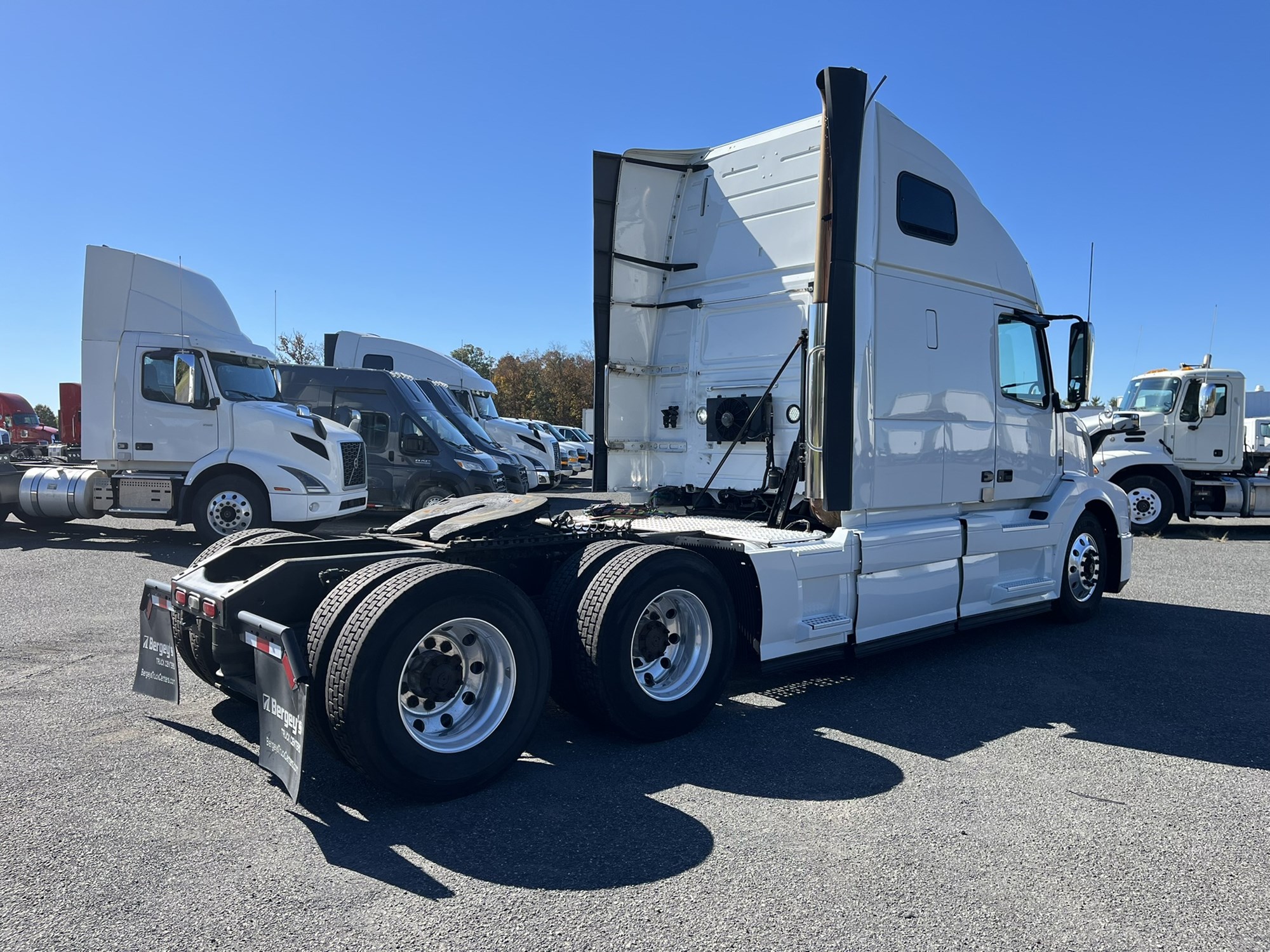 2018 VOLVO VNL64T670 2018 VOLVO VNL64T670 - image 4 of 6