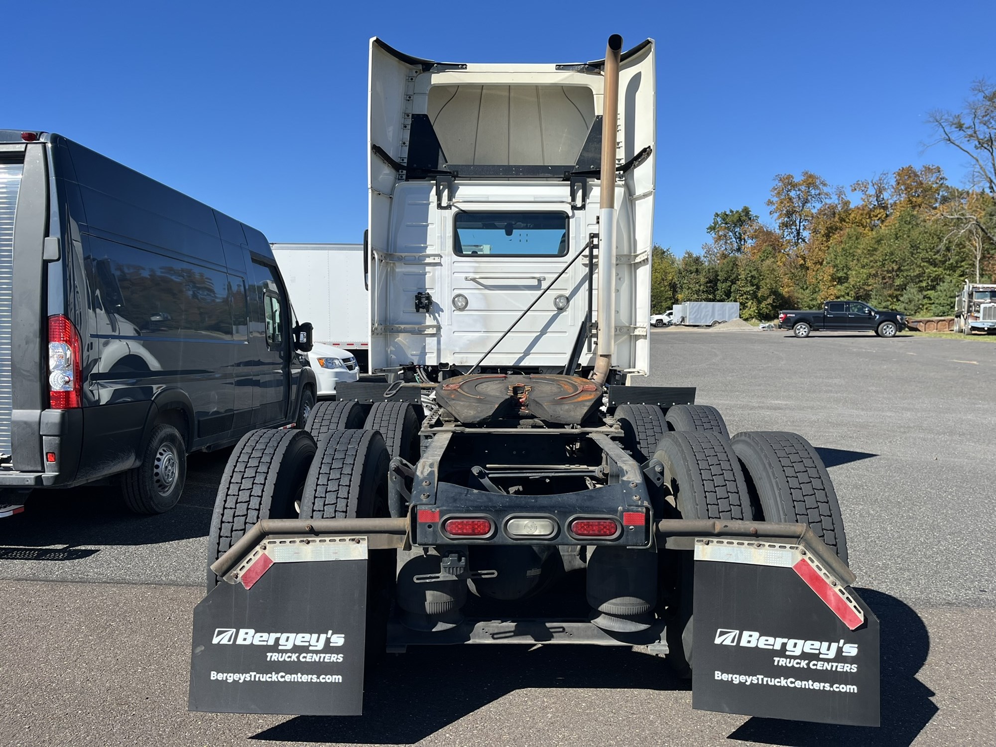 2019 VOLVO VNR64T300 2019 VOLVO VNR64T300 - image 5 of 6