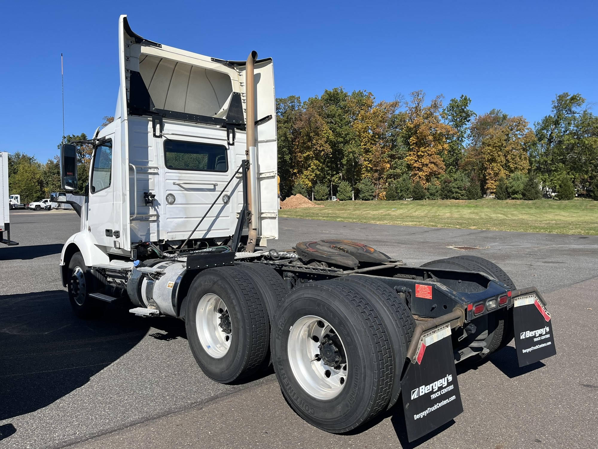 2019 VOLVO VNR64T300 2019 VOLVO VNR64T300 - image 6 of 6
