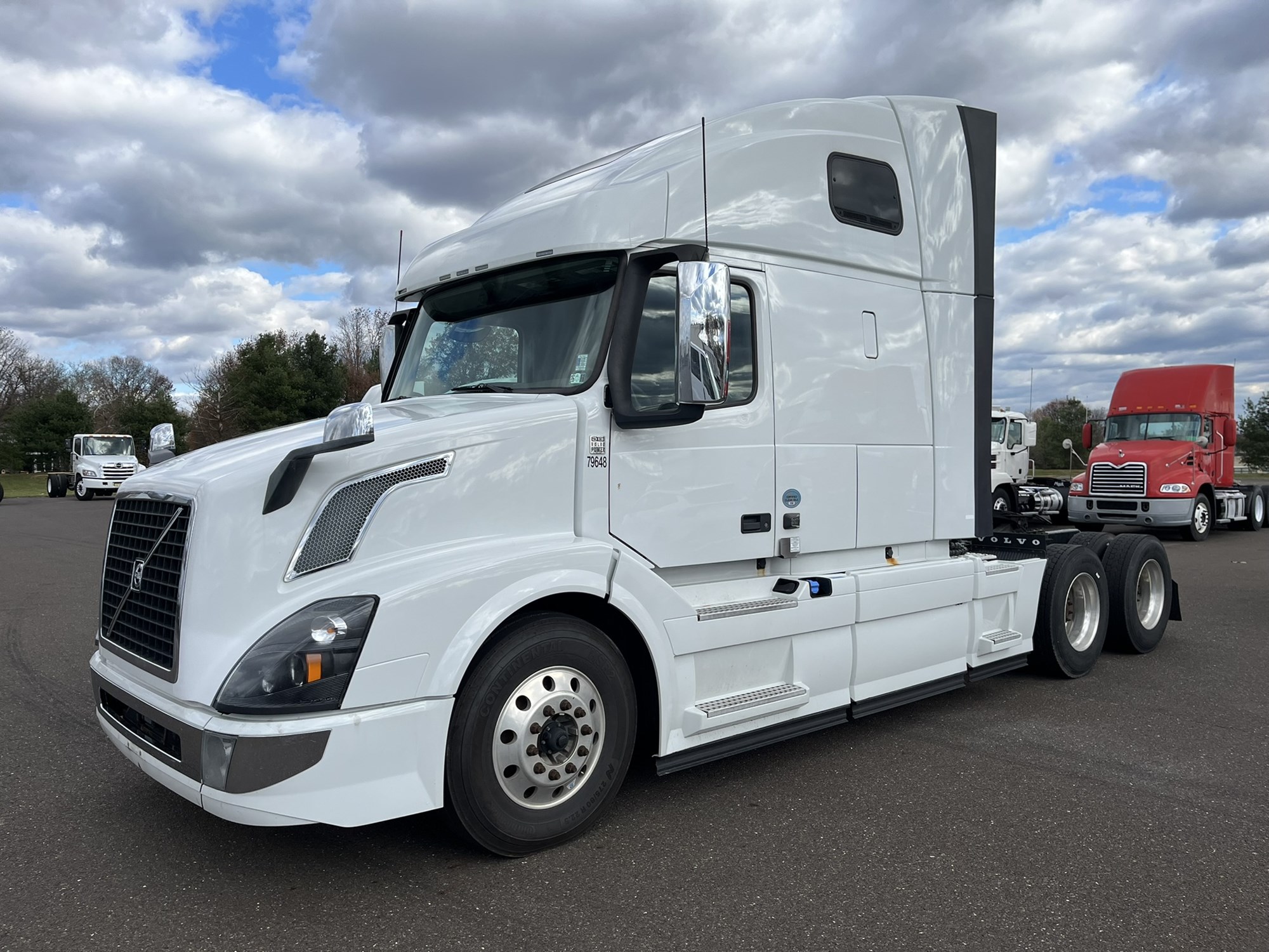 2019 VOLVO VNL64T670 2019 VOLVO VNL64T670 - image 1 of 6