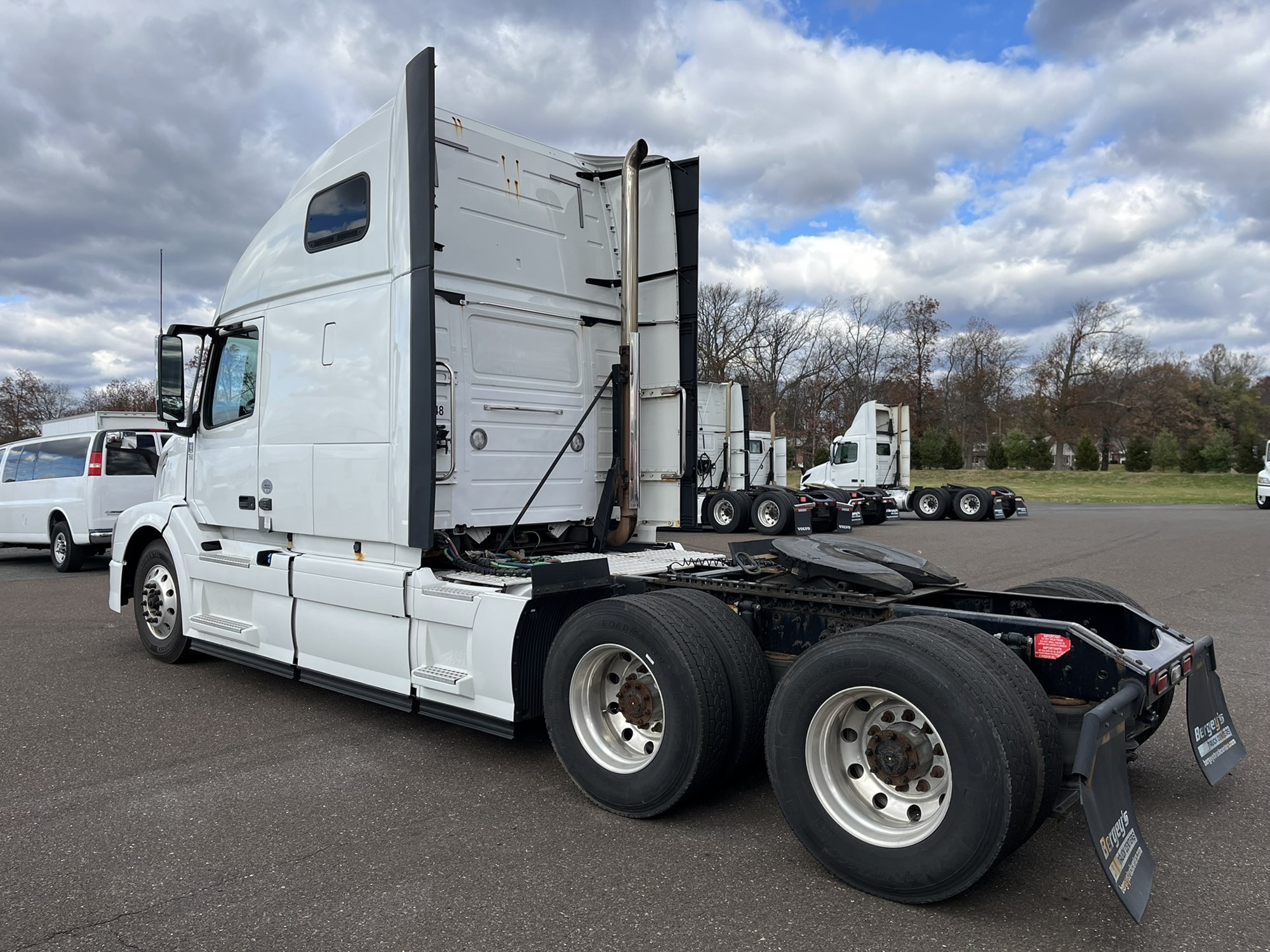 2019 VOLVO VNL64T670 2019 VOLVO VNL64T670 - image 6 of 6