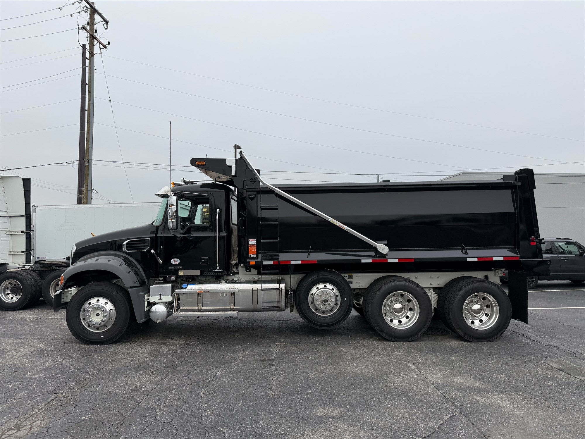 2025 Mack Granite - image 2