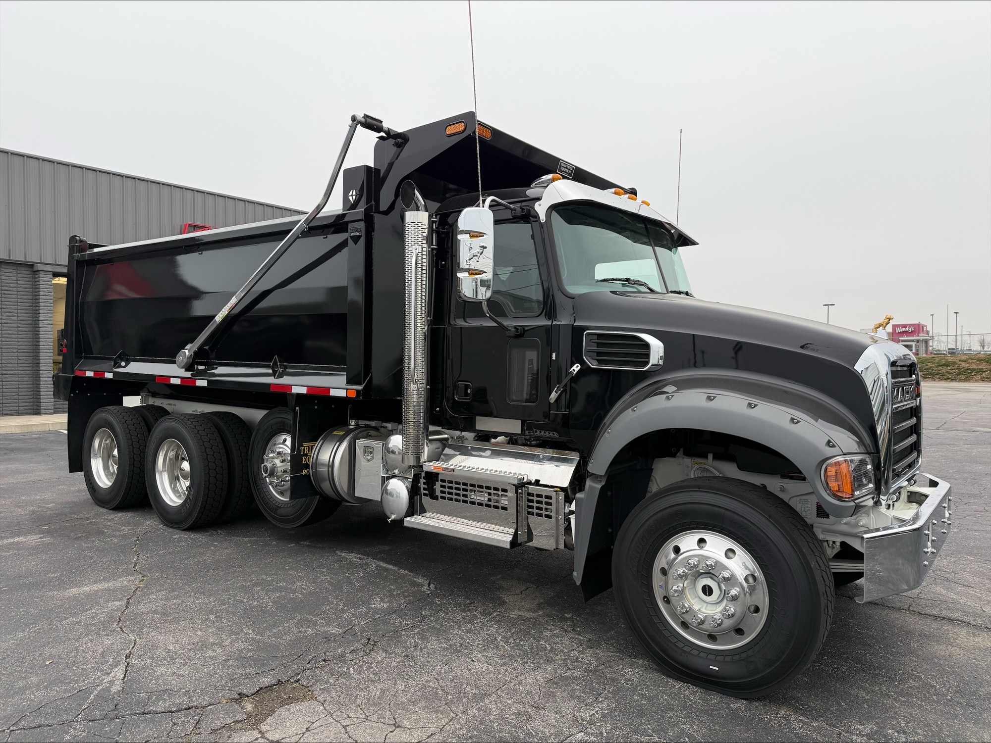 2025 Mack Granite - image 4