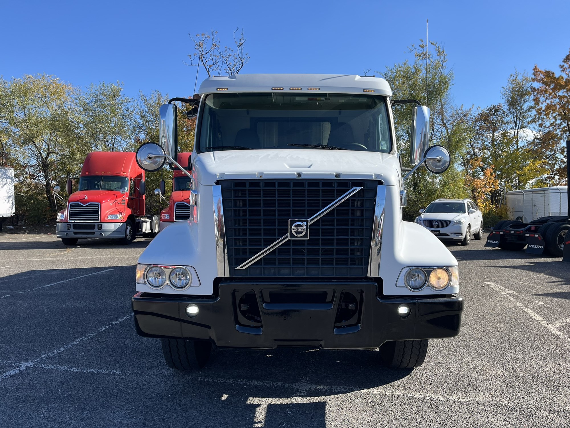 2019 VOLVO VHD 2019 VOLVO VHD - image 2 of 6