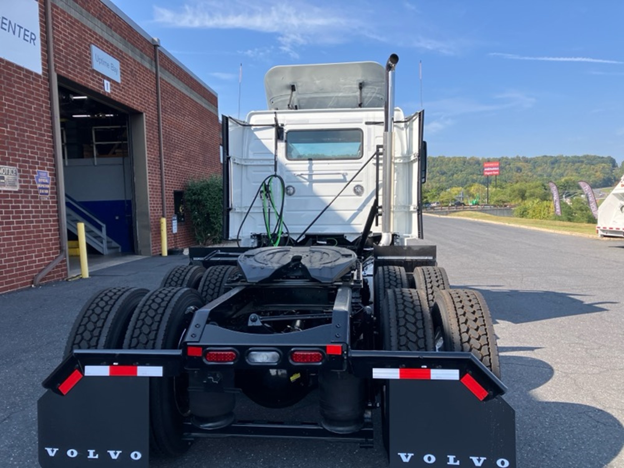 2026 VOLVO VNR64T300 2026 VOLVO VNR64T300 - image 5 of 6