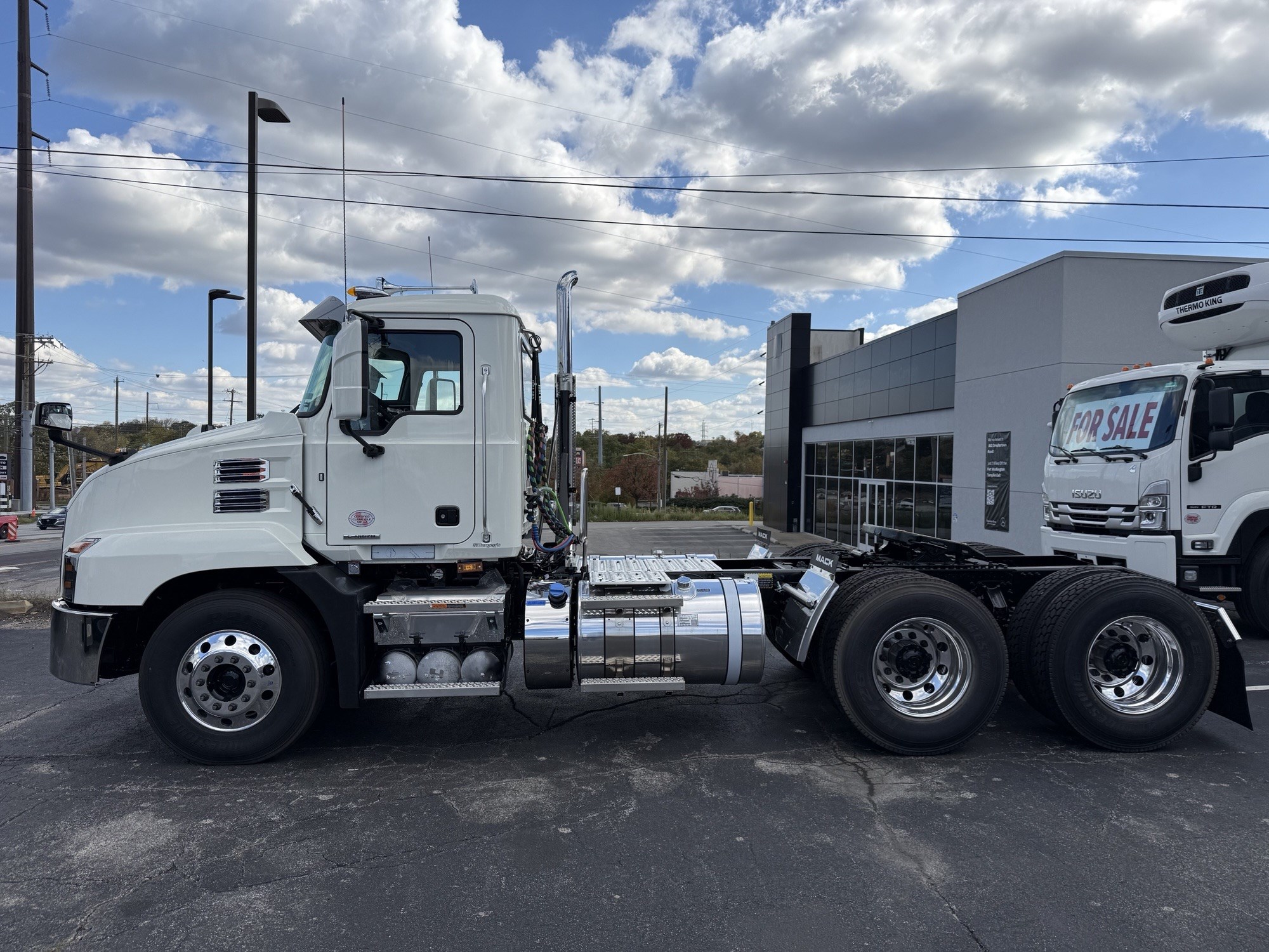 2026 MACK AN64T 2026 MACK AN64T - image 2 of 4