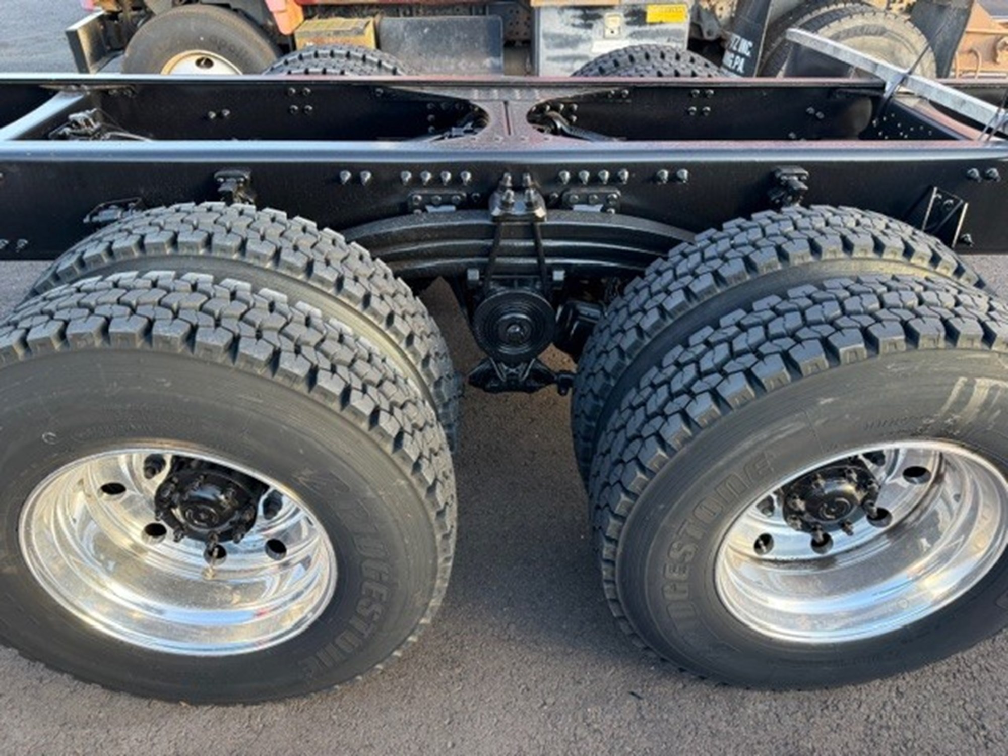 2026 VOLVO VHD64B300 2026 VOLVO VHD64B300 - image 3 of 3