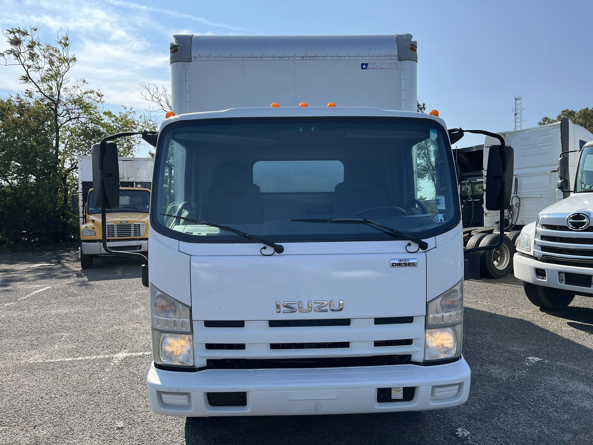 2011 ISUZU NRR 2011 ISUZU NRR - image 2 of 6