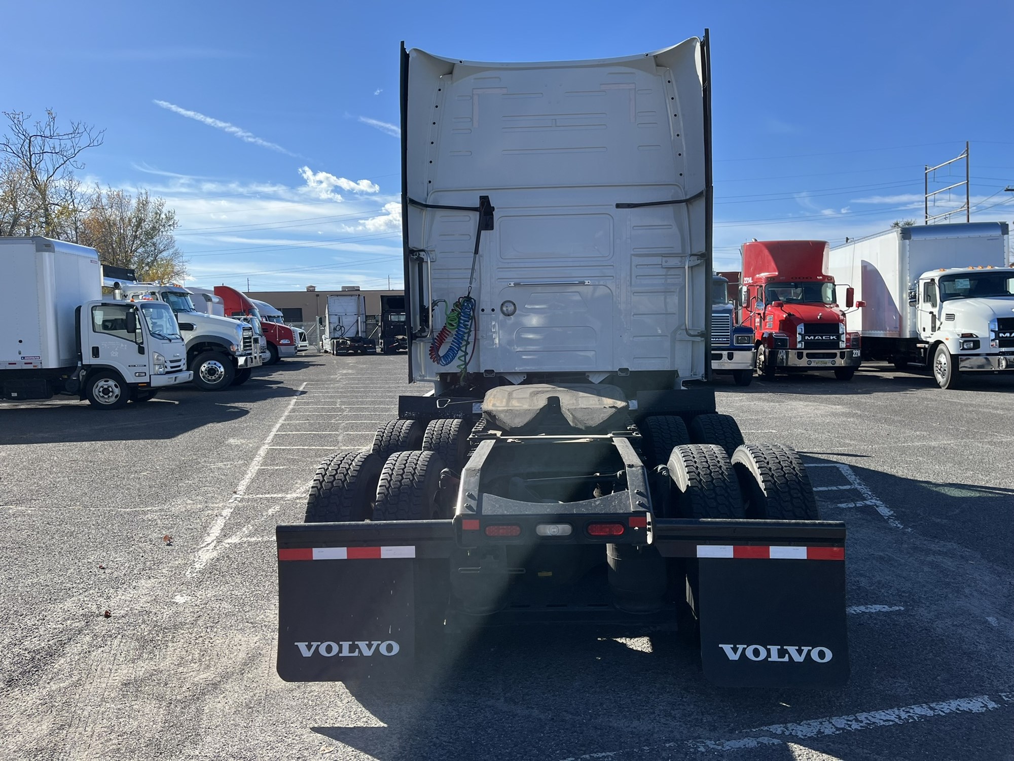 2023 VOLVO VNL860 2023 VOLVO VNL860 - image 5 of 6