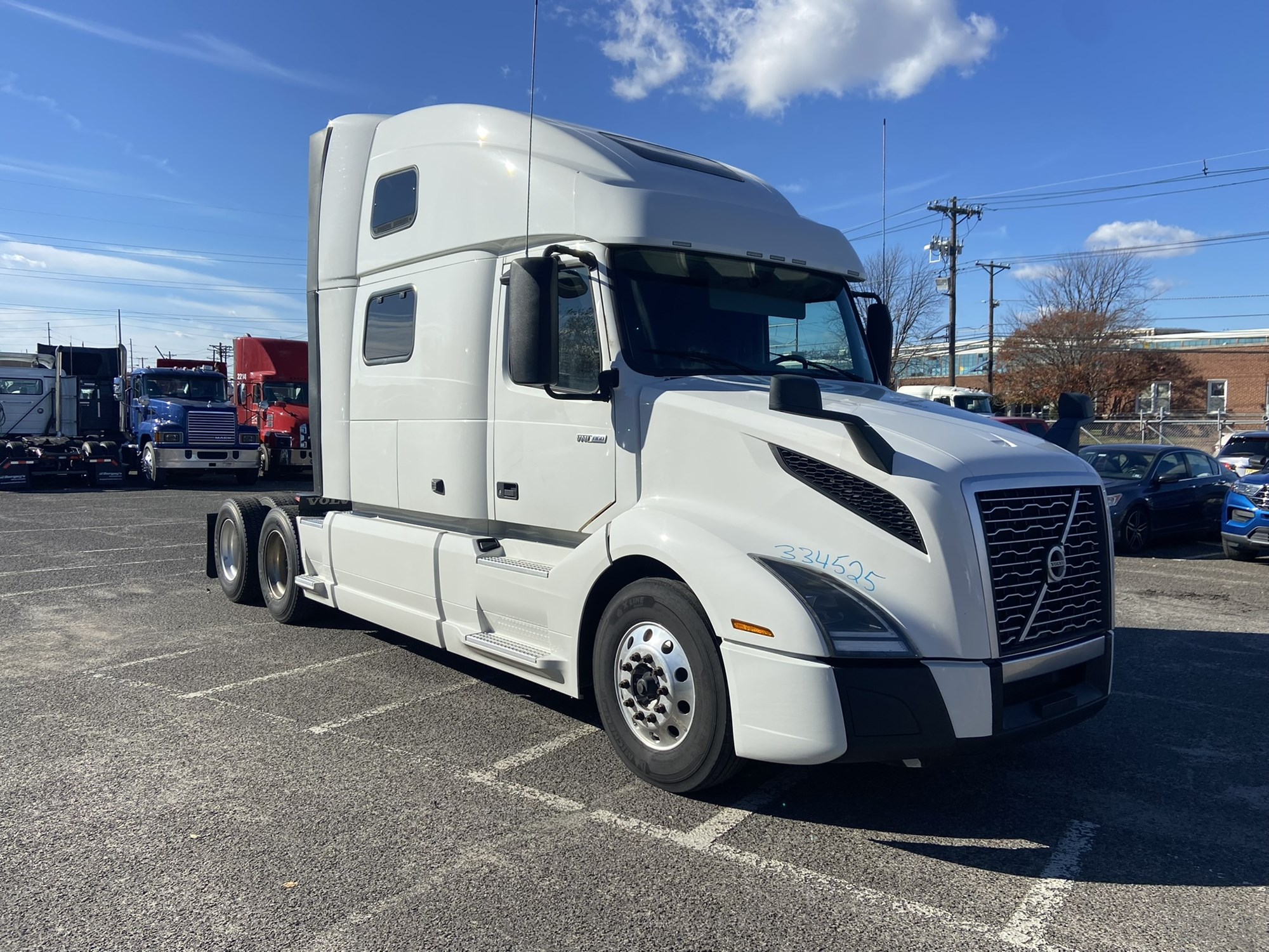 2023 VOLVO VNL860 2023 VOLVO VNL860 - image 3 of 6