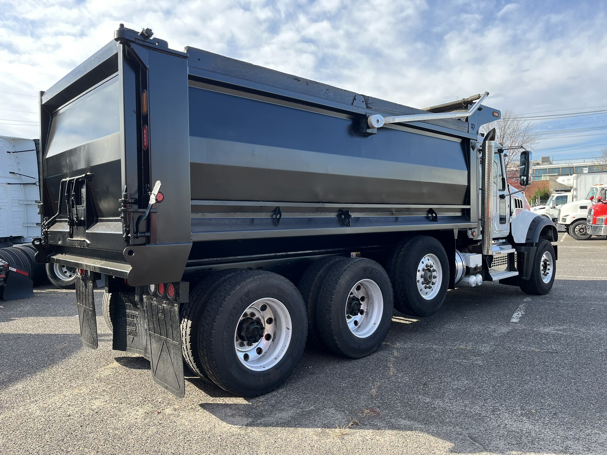 2022 MACK GRANITE 2022 MACK GRANITE - image 4 of 6