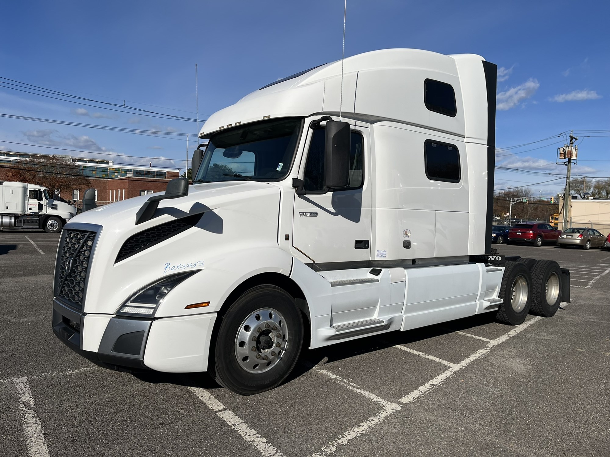 2022 Volvo VNL 2022 Volvo VNL - image 1 of 6