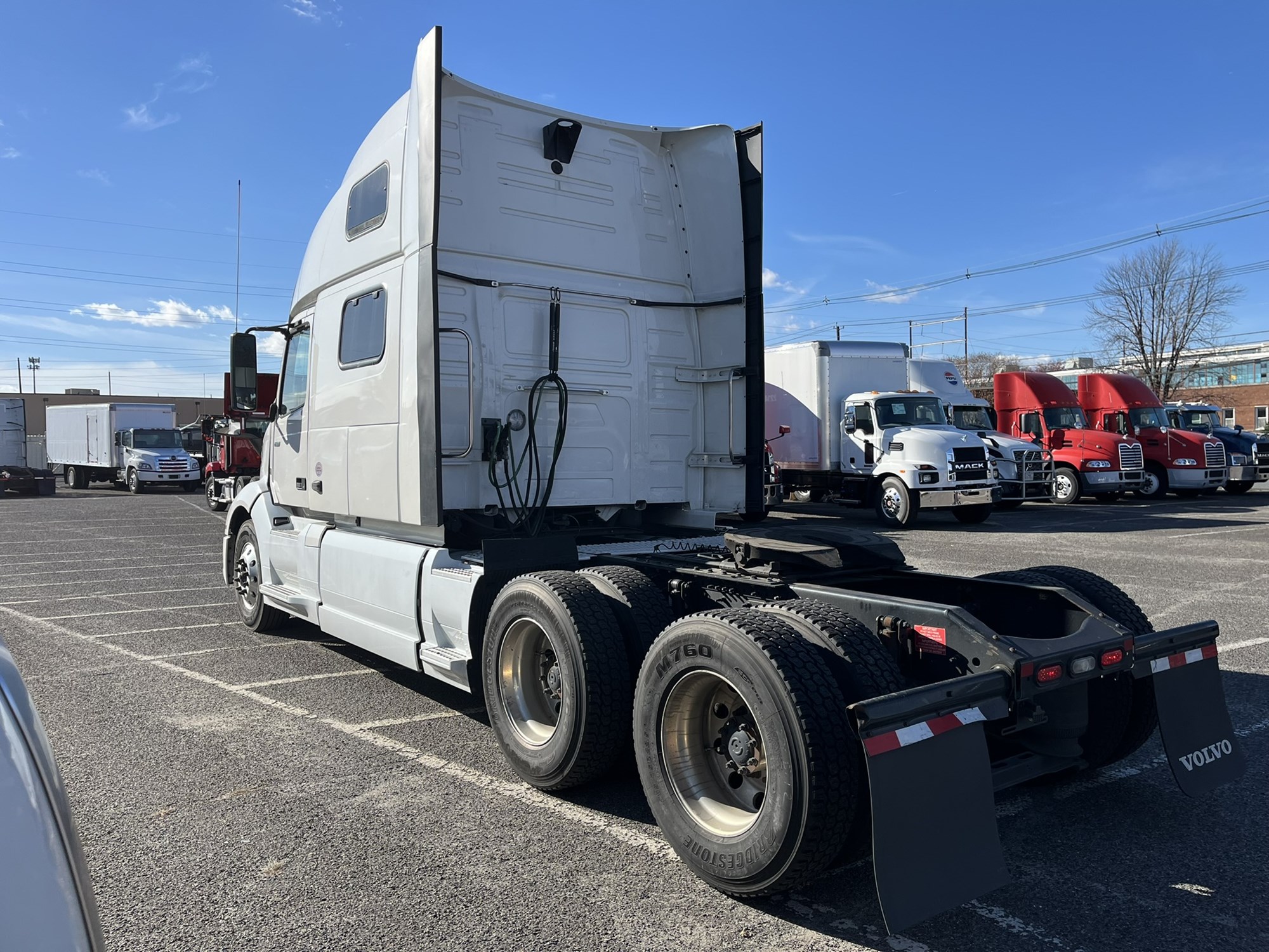 2022 Volvo VNL 2022 Volvo VNL - image 6 of 6