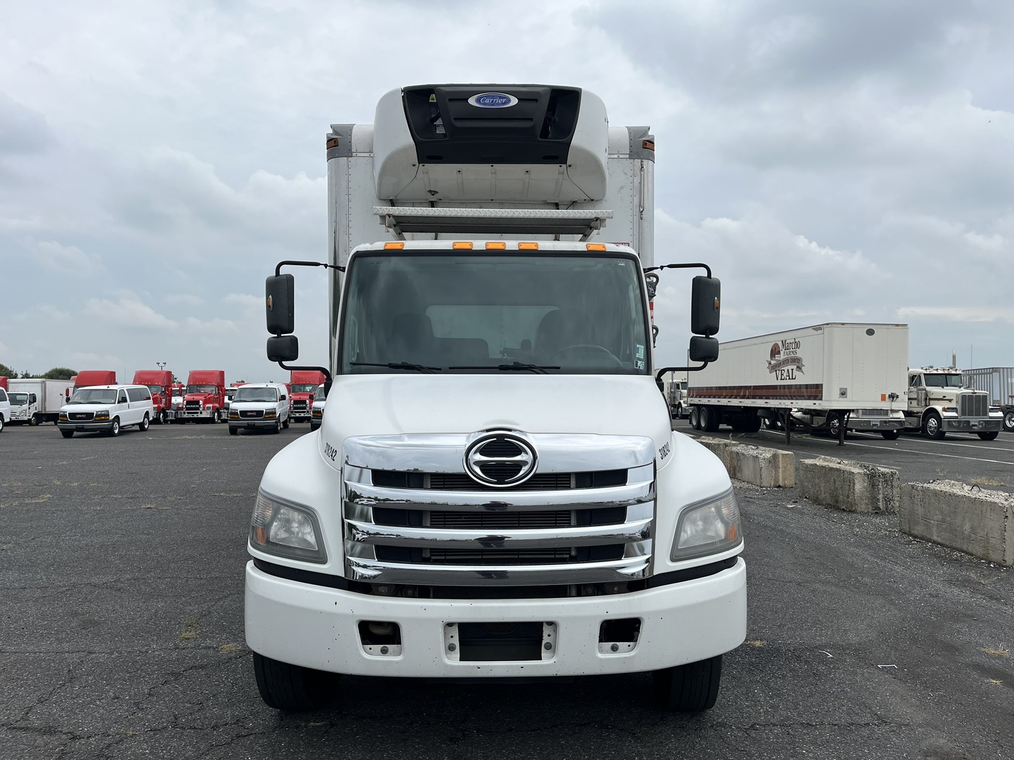 2018 HINO 338 2018 HINO 338 - image 2 of 6