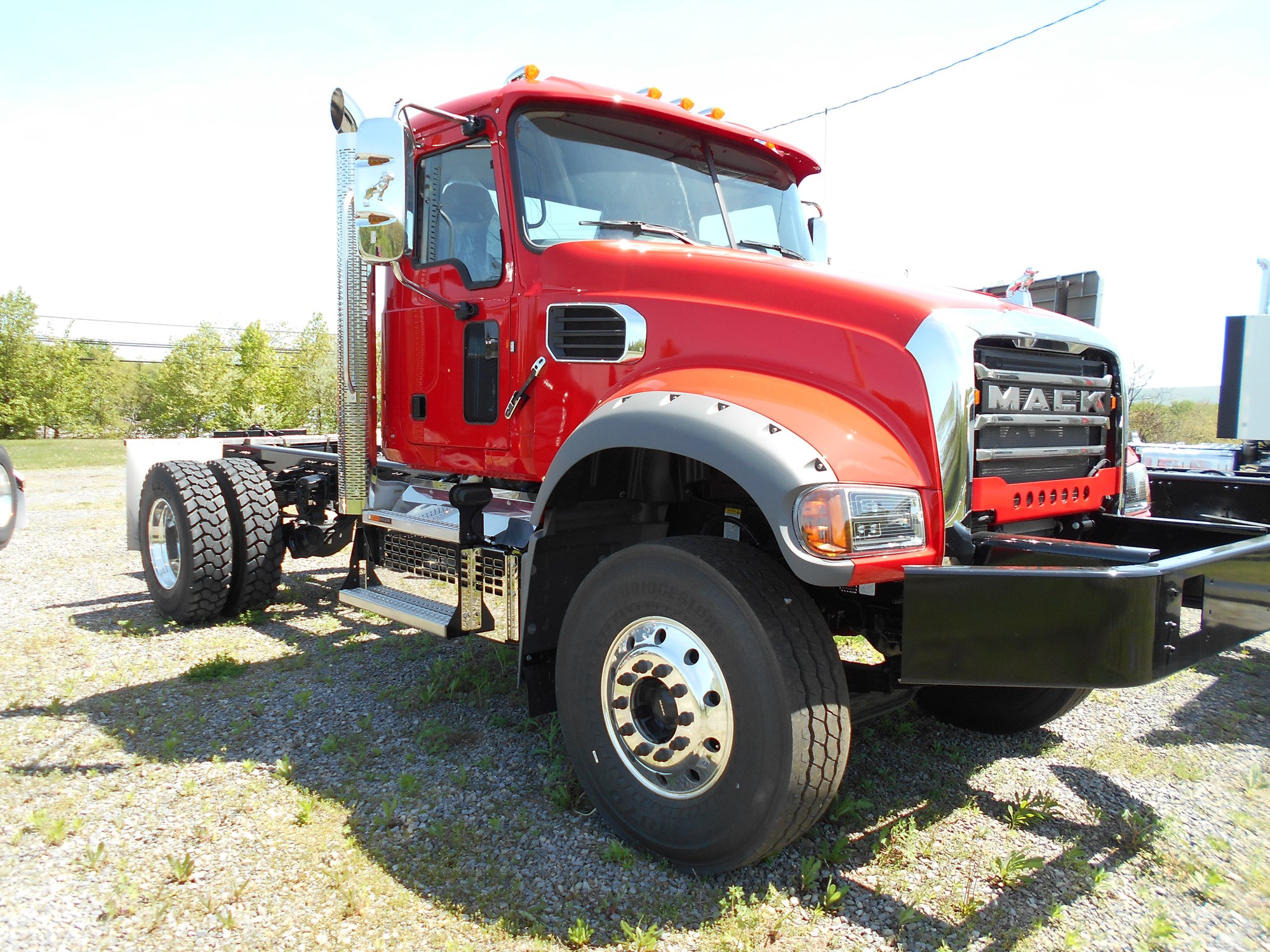 2025 MACK GR42F 2025 MACK GR42F - image 2 of 4