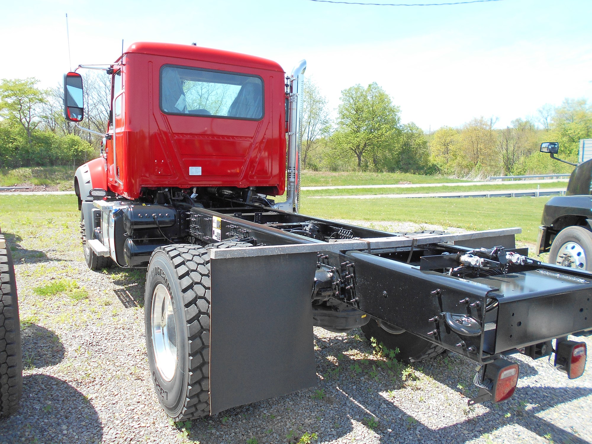 2025 MACK GR42F 2025 MACK GR42F - image 3 of 4