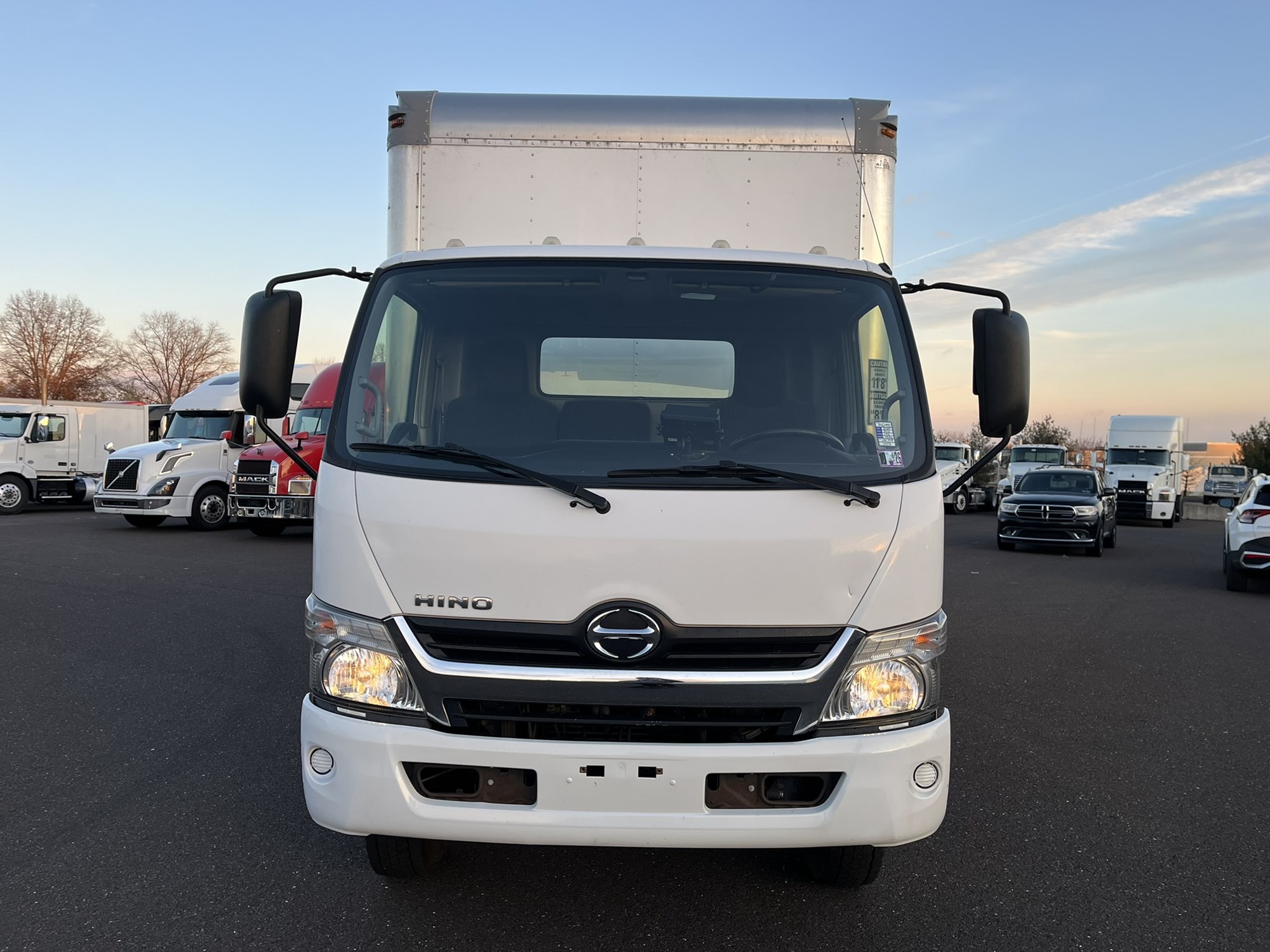 2020 HINO 195 - image 2 of 6