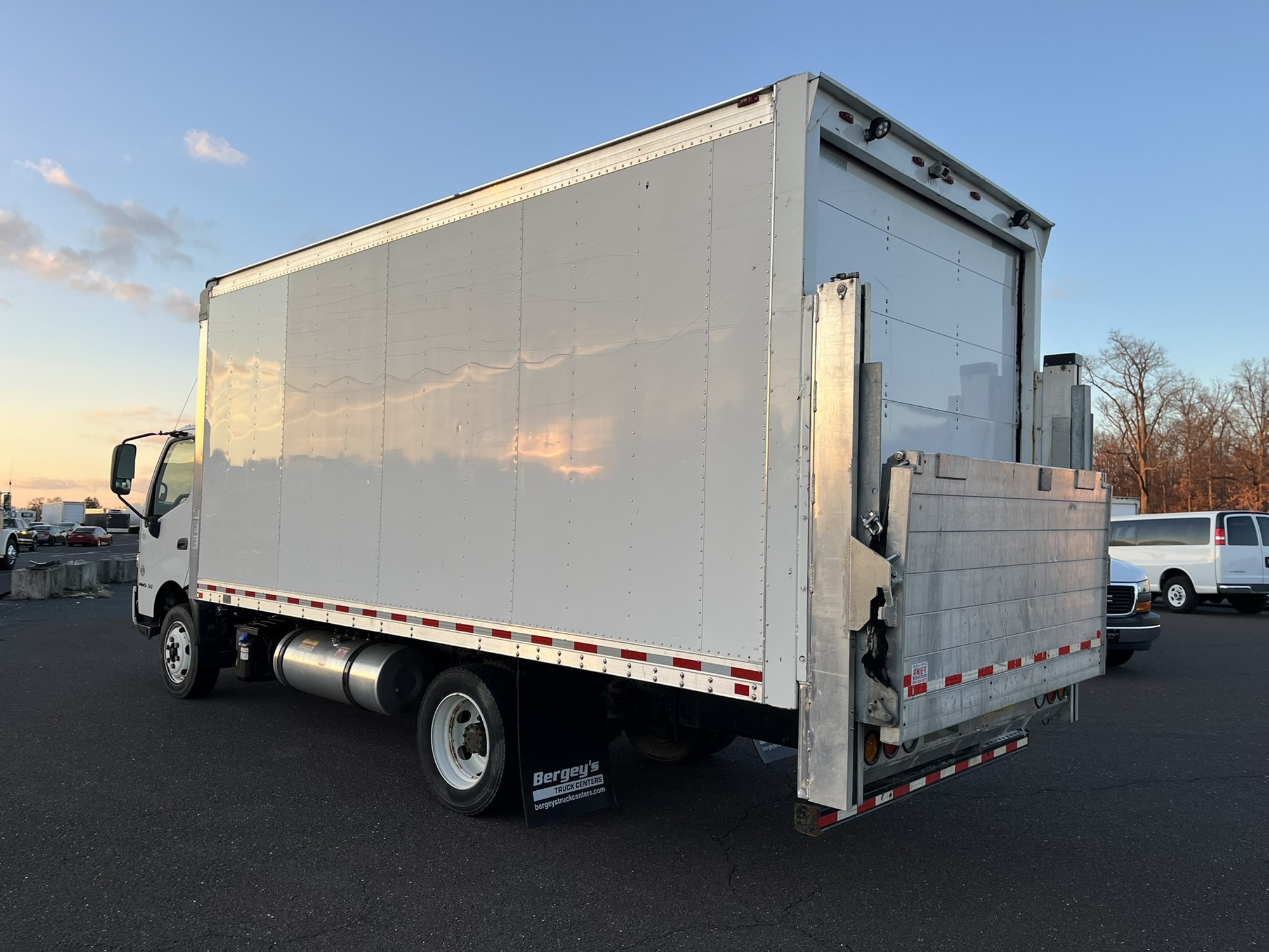 2020 HINO 195 - image 6 of 6