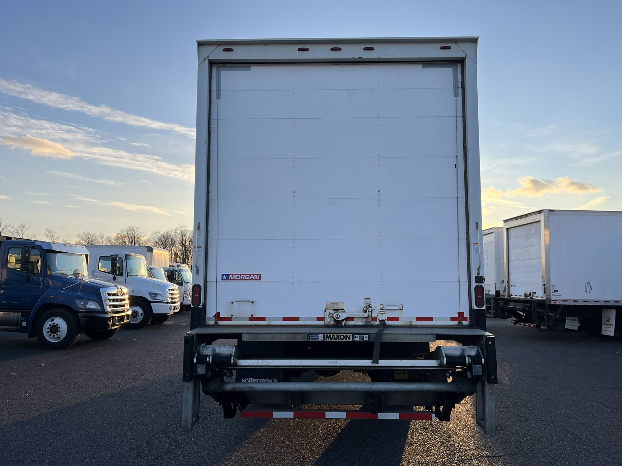 2020 HINO 338 - image 5 of 6