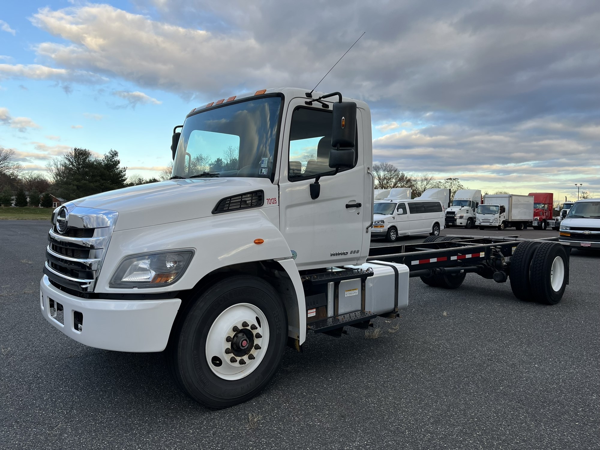 2020 HINO 338 - image 1 of 6