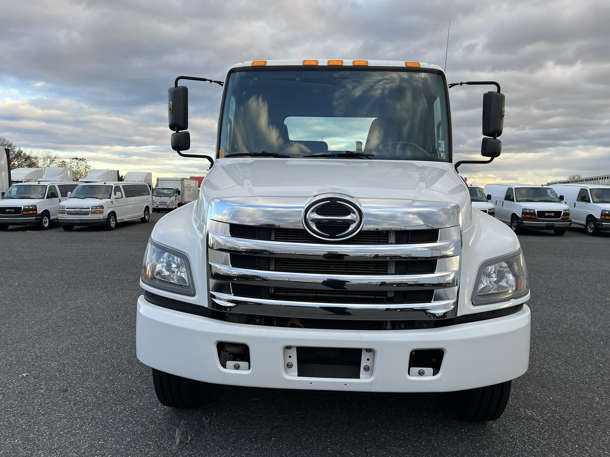 2020 HINO 338 - image 2 of 6