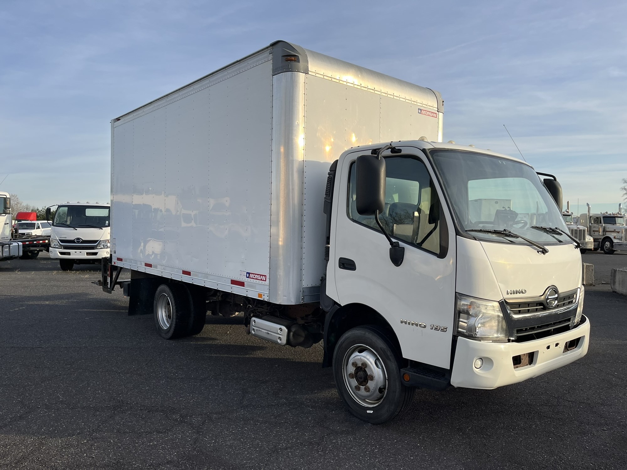 2015 HINO 195 - image 3 of 6