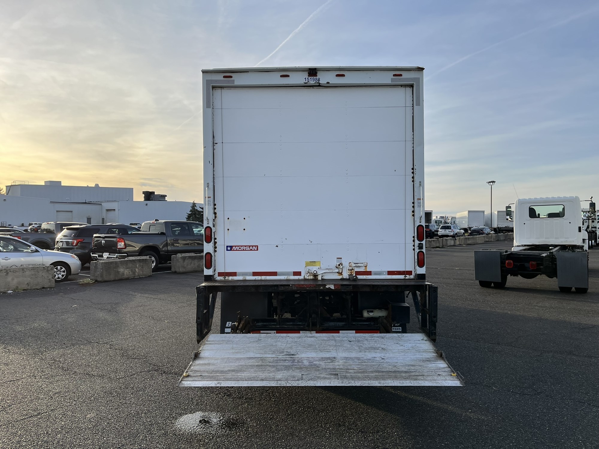 2015 HINO 195 - image 5 of 6