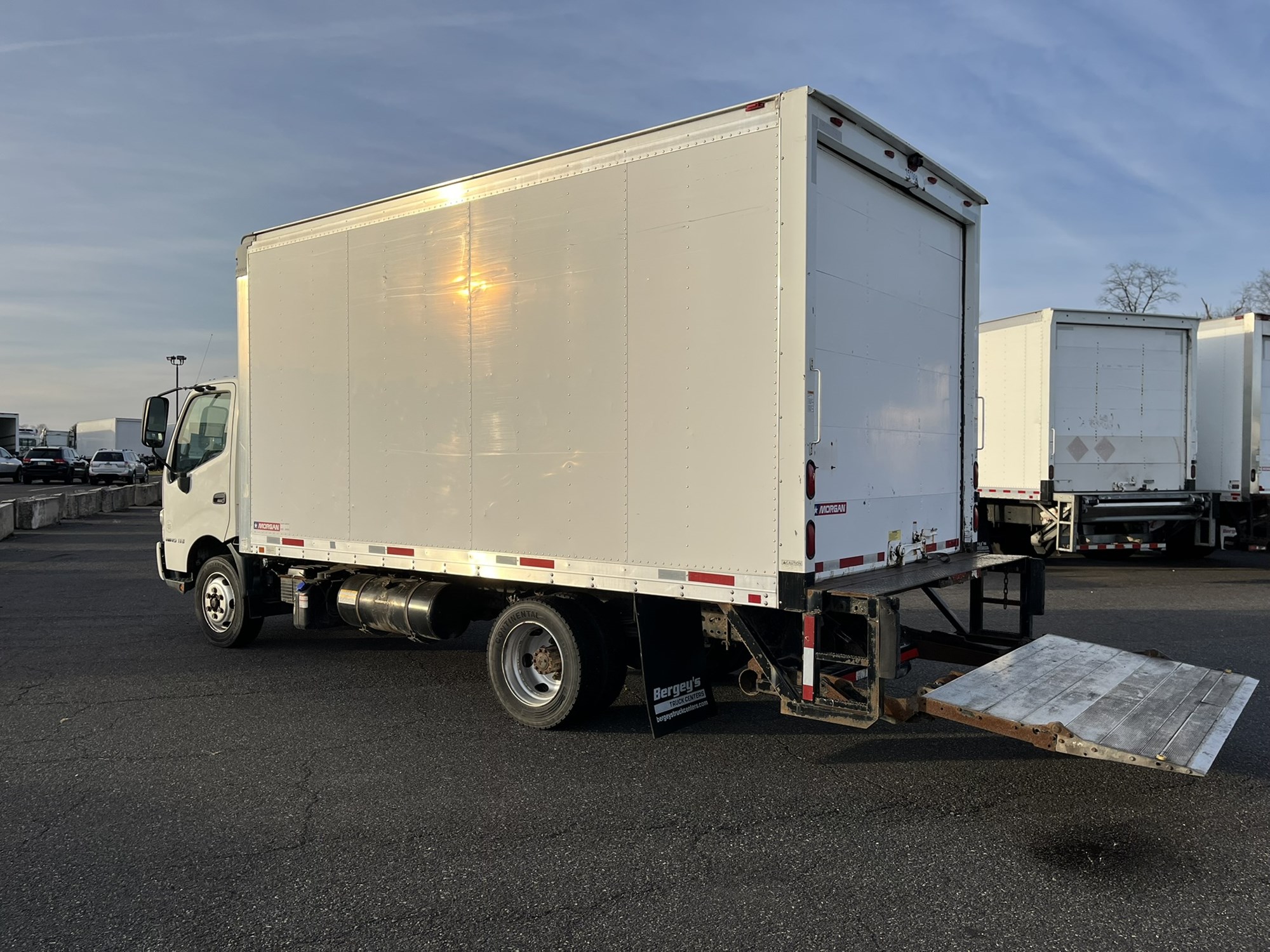 2015 HINO 195 - image 6 of 6