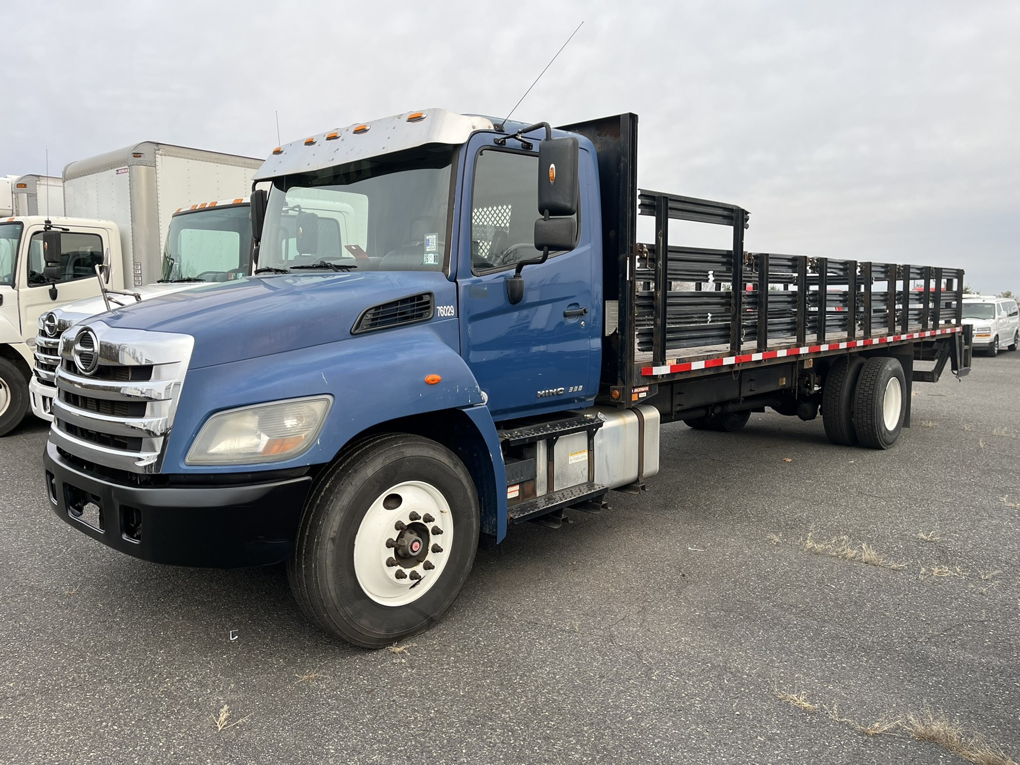 2016 HINO 338 - image 1 of 6