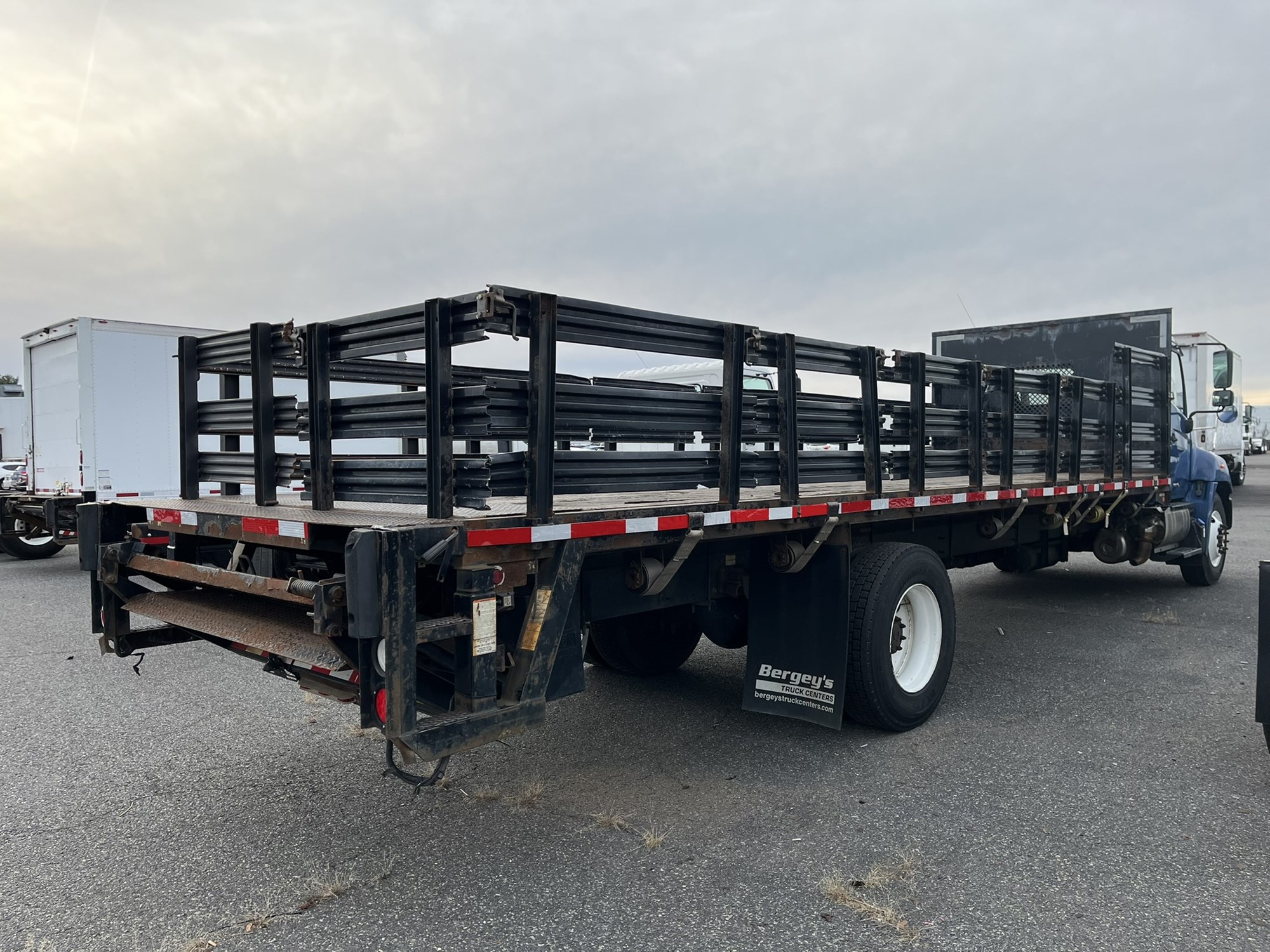 2016 HINO 338 - image 4 of 6