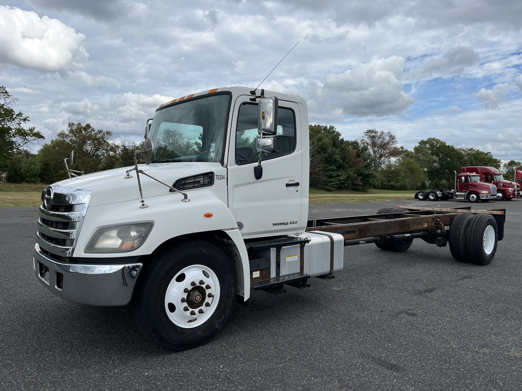 2018 HINO 338 - image 1 of 3