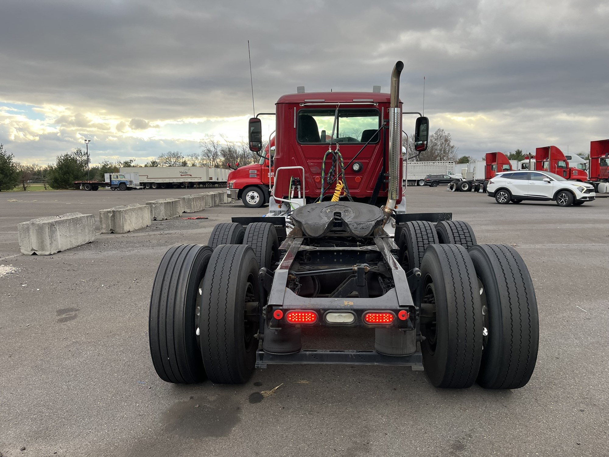 2018 MACK CXU612 - image 5 of 6