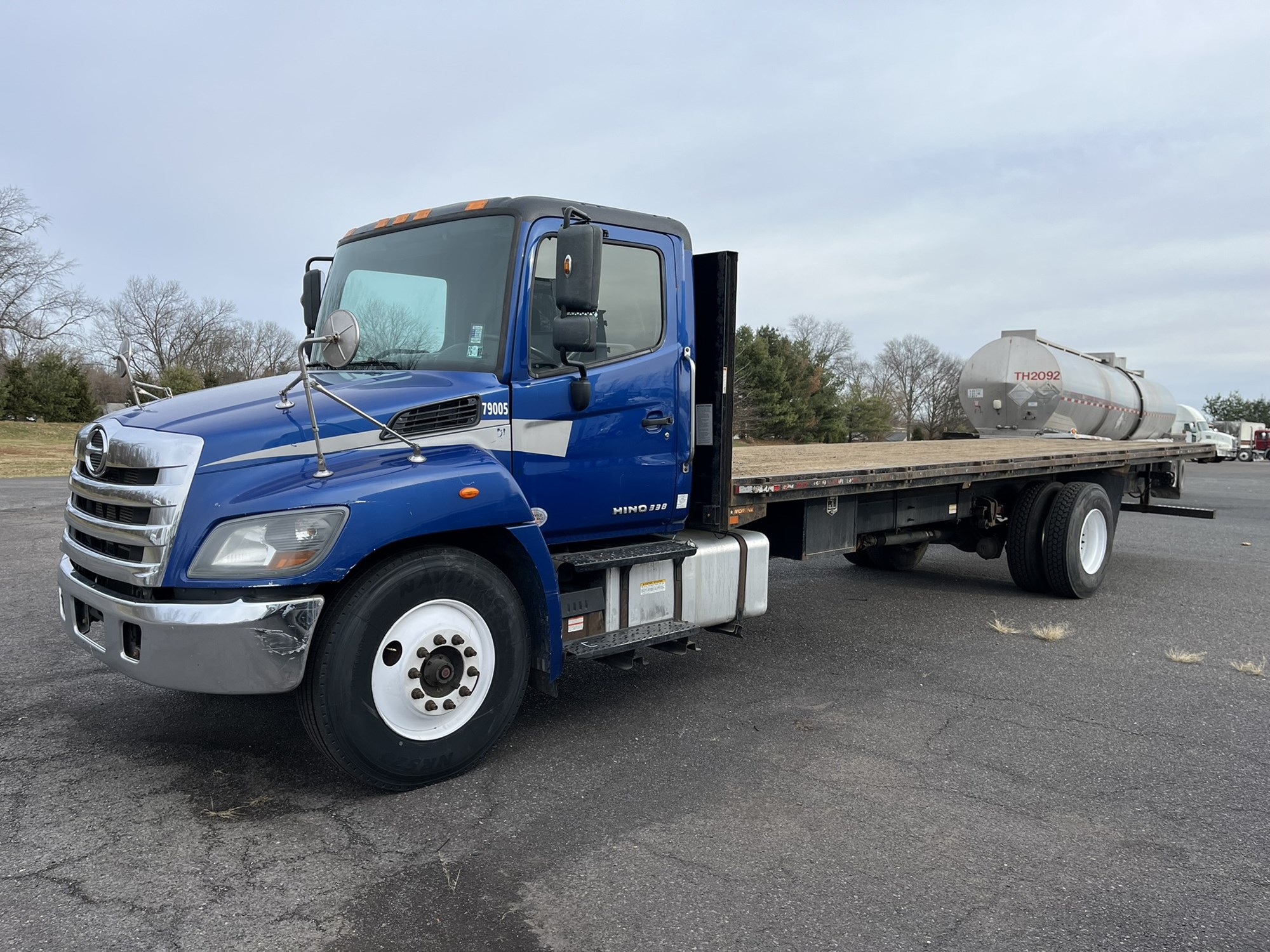 2019 HINO 338 - image 1 of 6