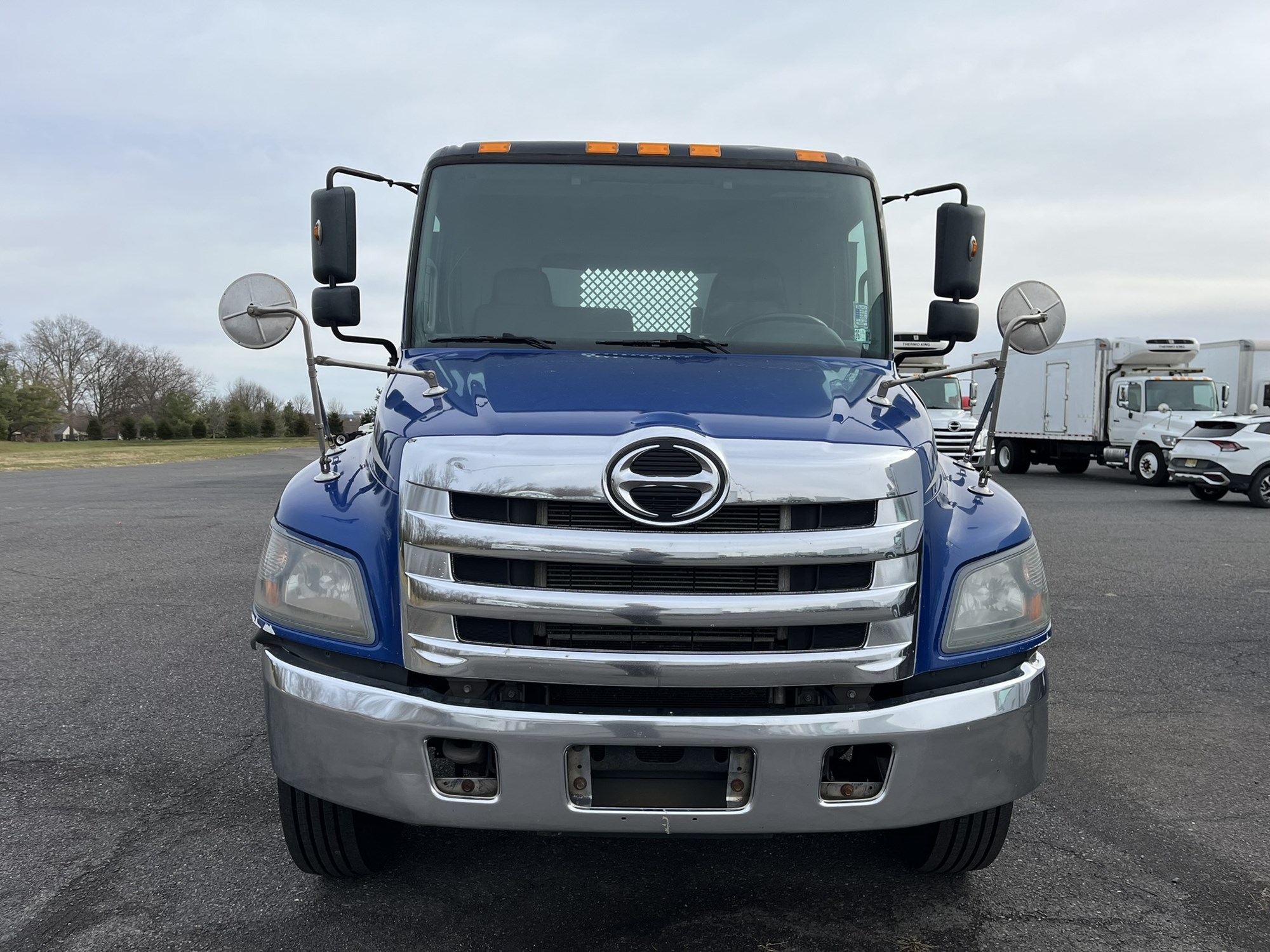 2019 HINO 338 - image 2 of 6