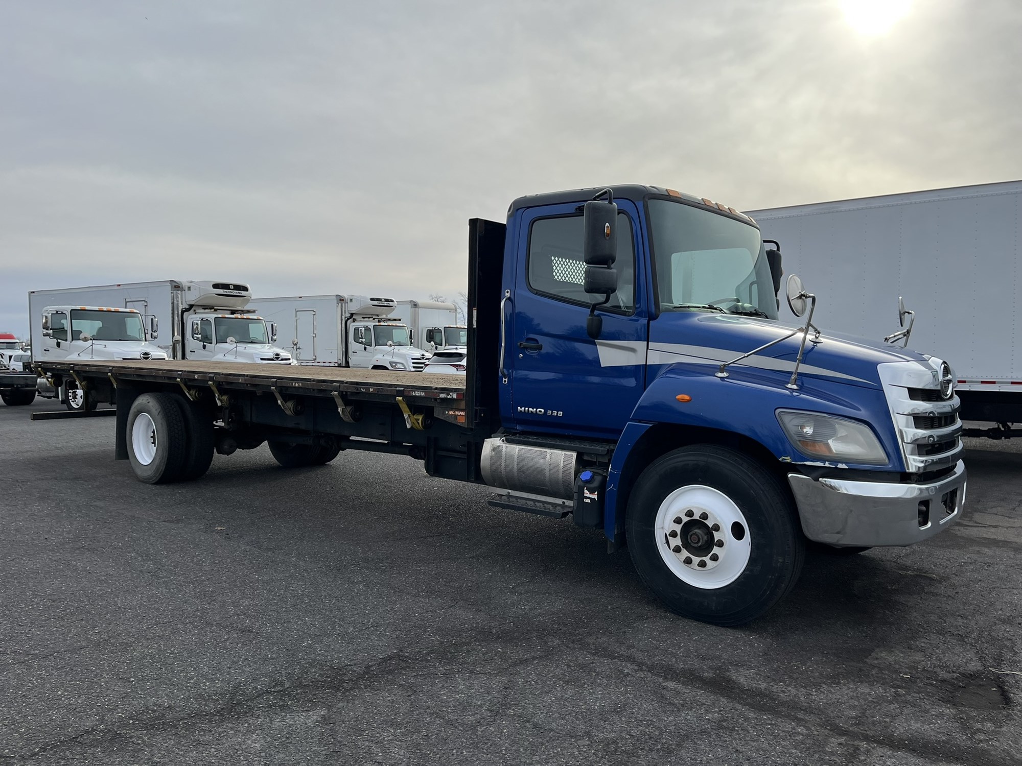 2019 HINO 338 - image 3 of 6