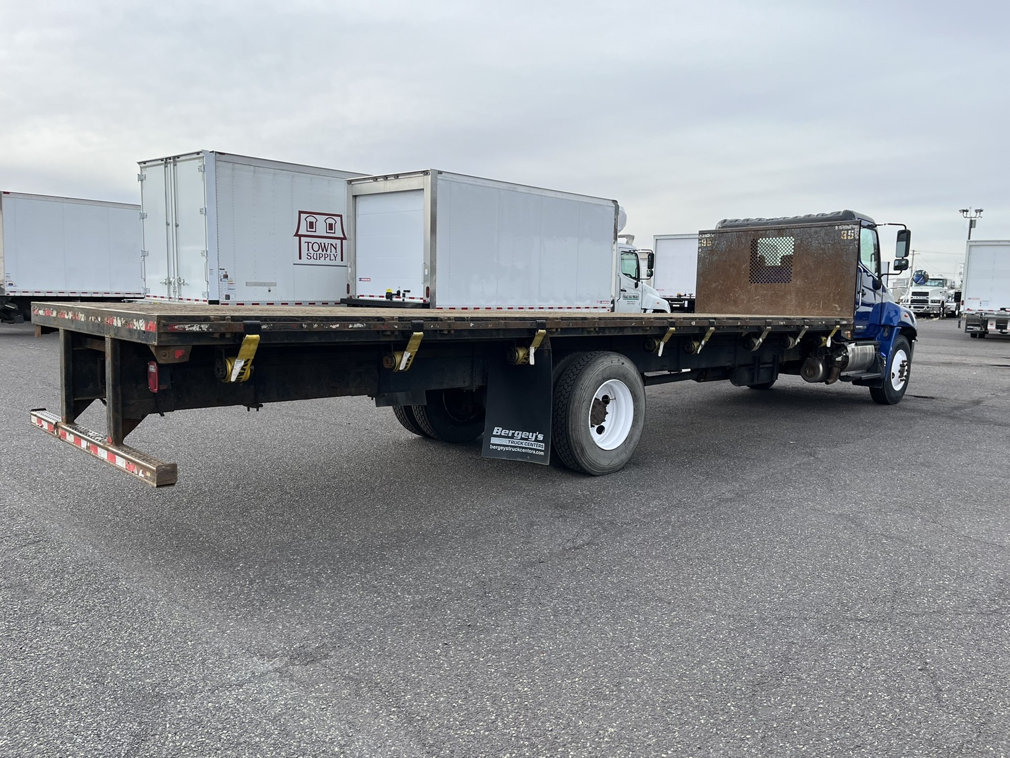 2019 HINO 338 - image 4 of 6