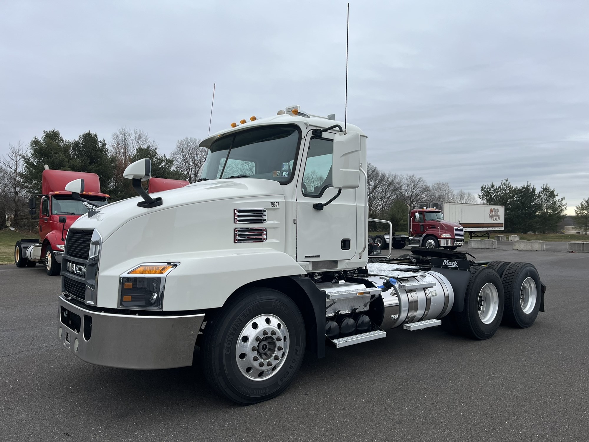 2019 MACK AN64T - image 1 of 6
