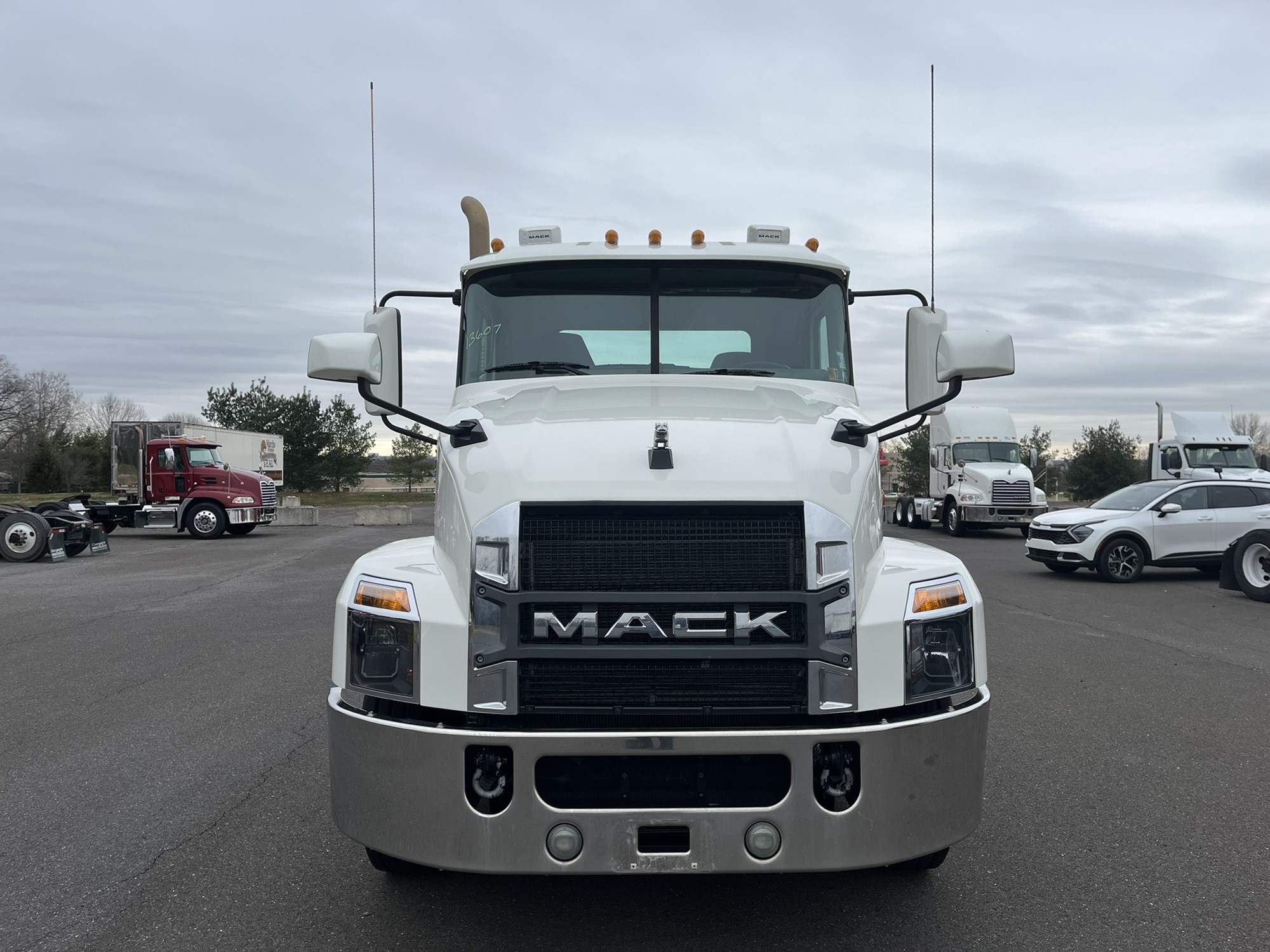 2019 MACK AN64T - image 2 of 6