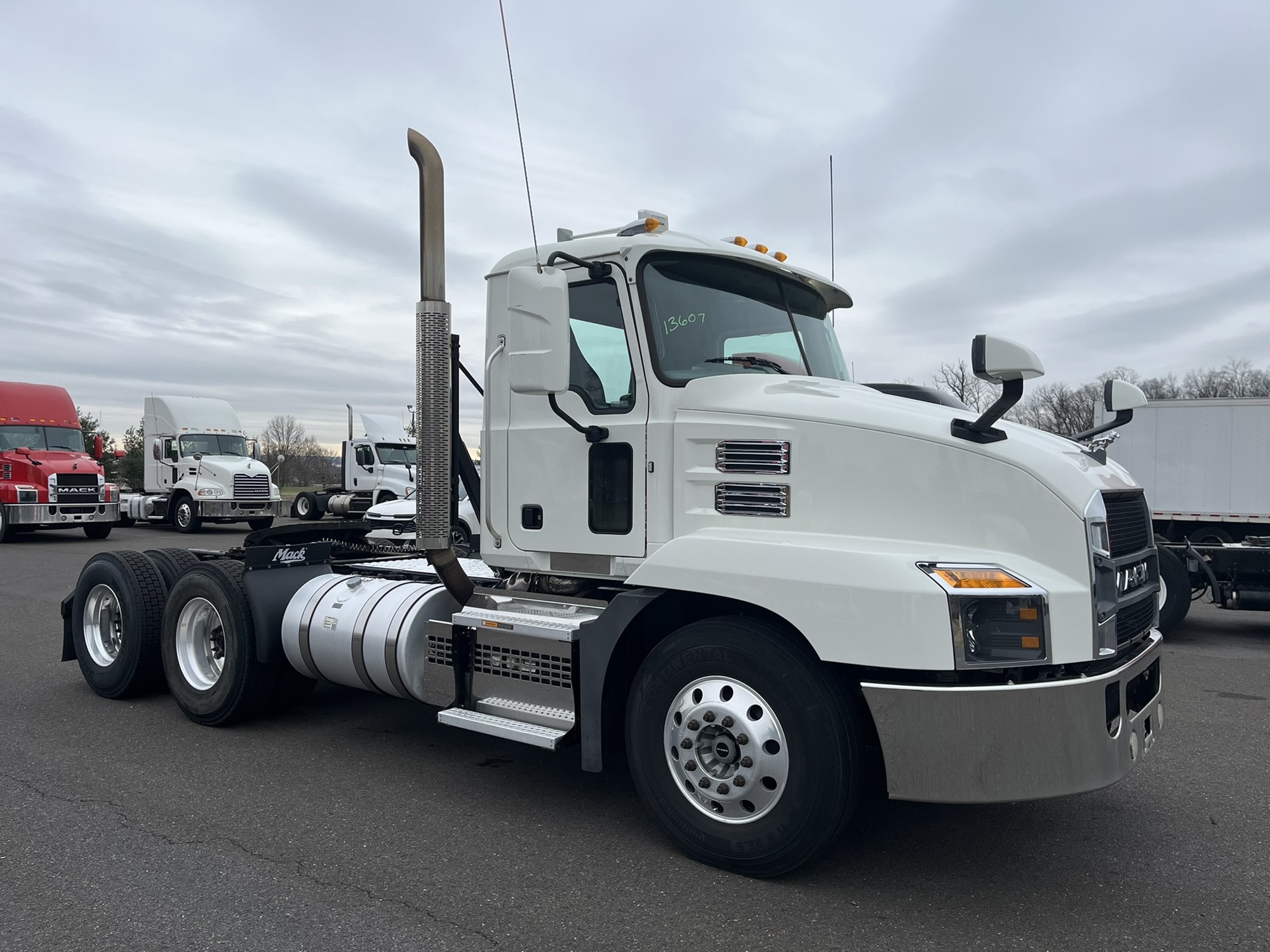 2019 MACK AN64T - image 3 of 6