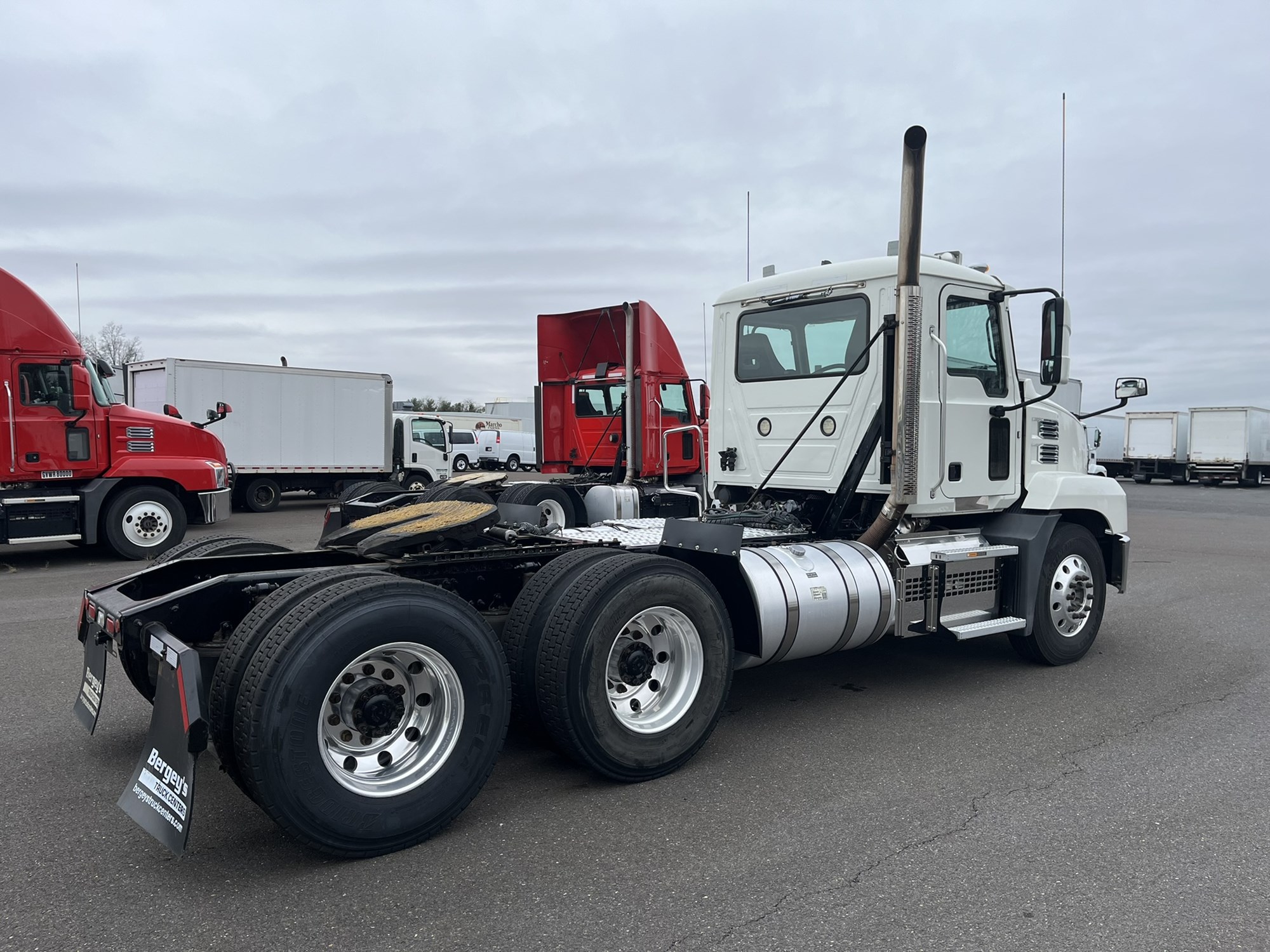 2019 MACK AN64T - image 4 of 6
