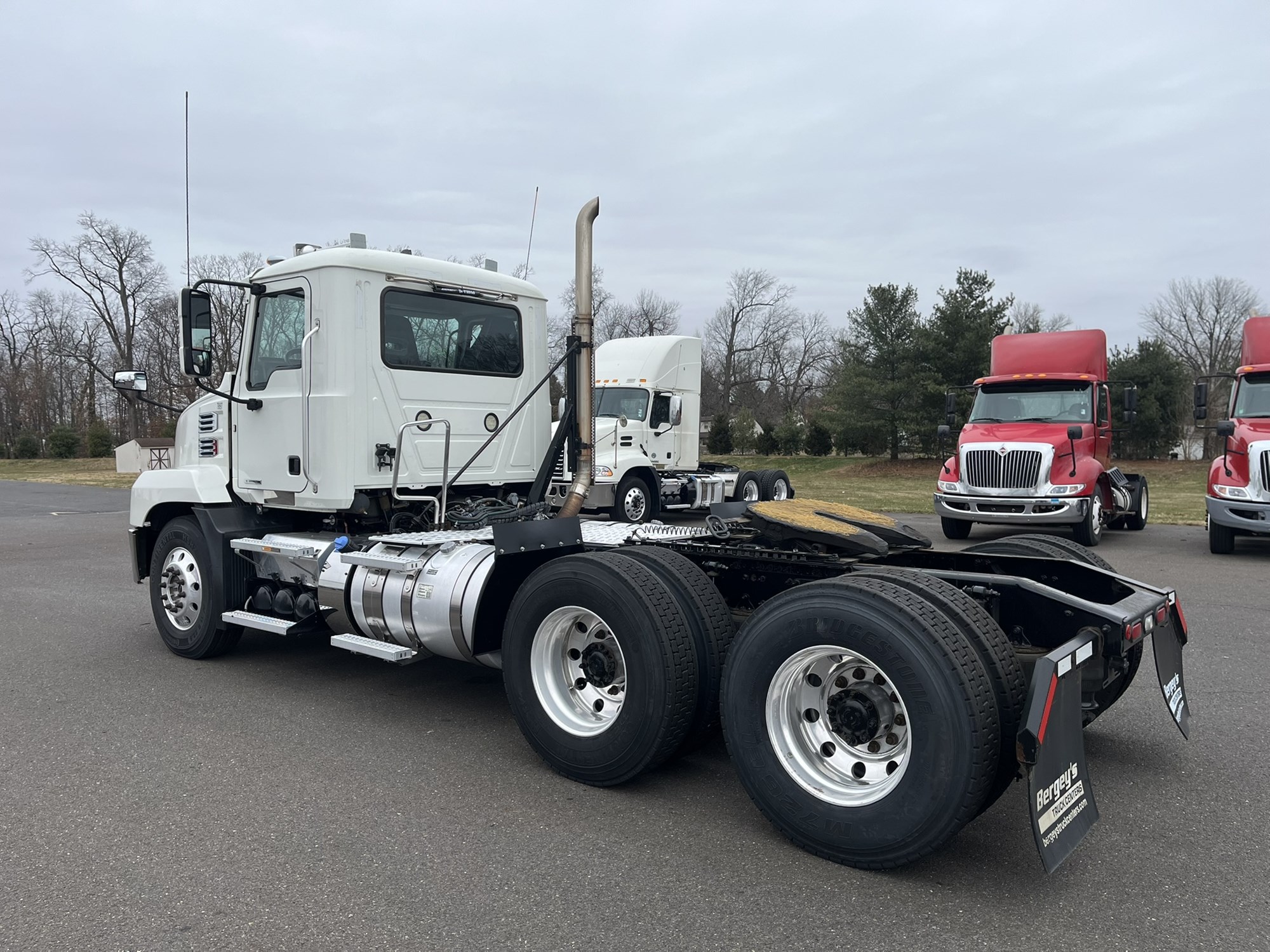 2019 MACK AN64T - image 6 of 6