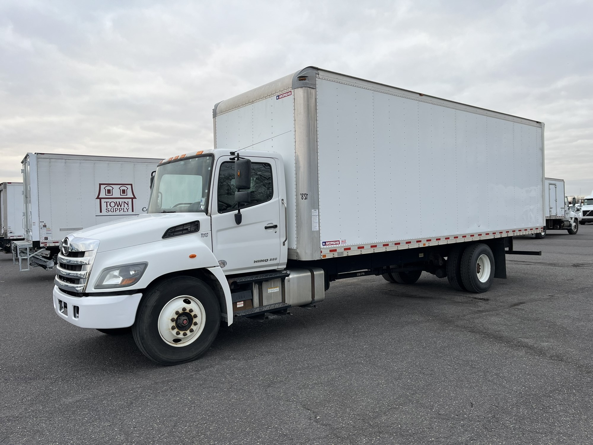 2020 HINO 268A - image 1 of 6